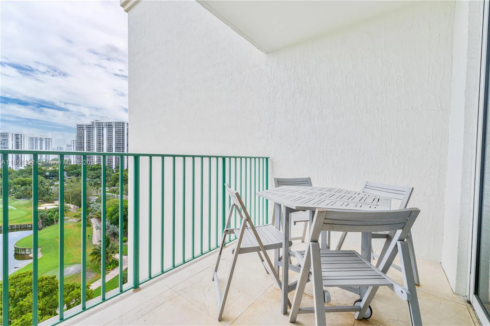 20000 E Country Club Dr, #1114