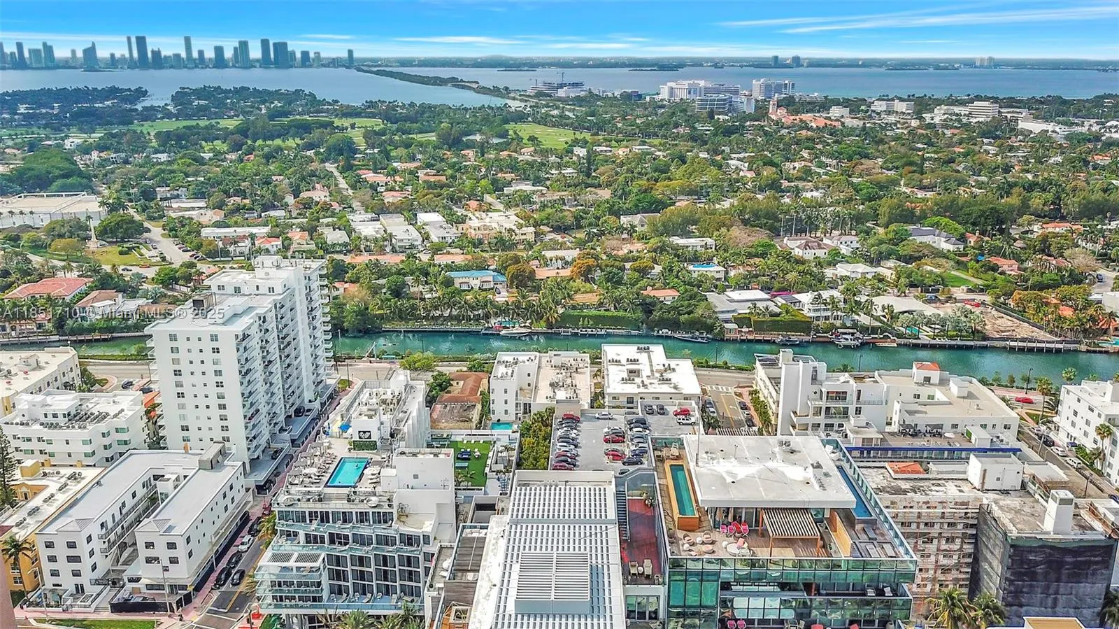 2924 Collins Avenue, #303