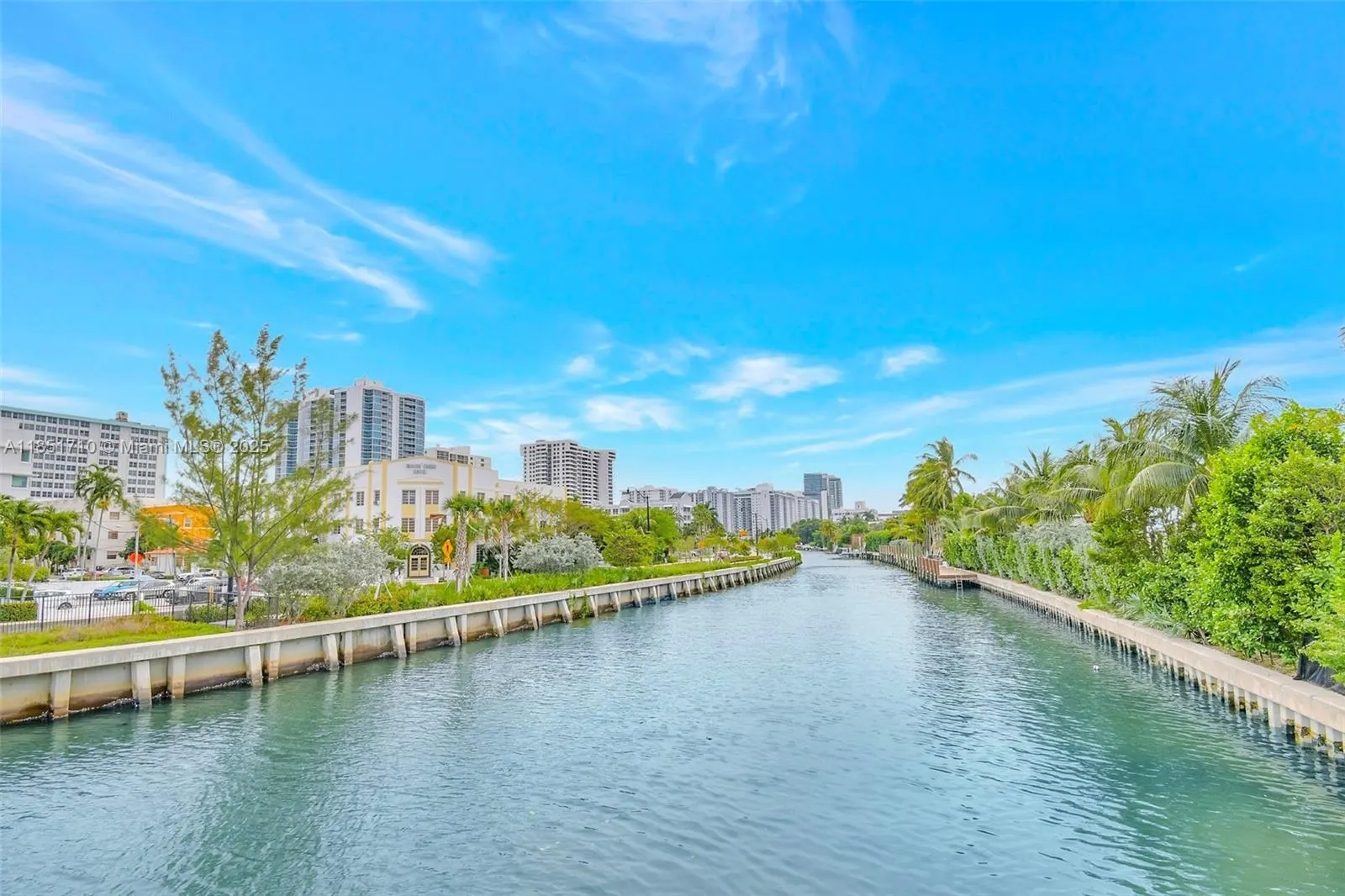 2924 Collins Avenue, #303