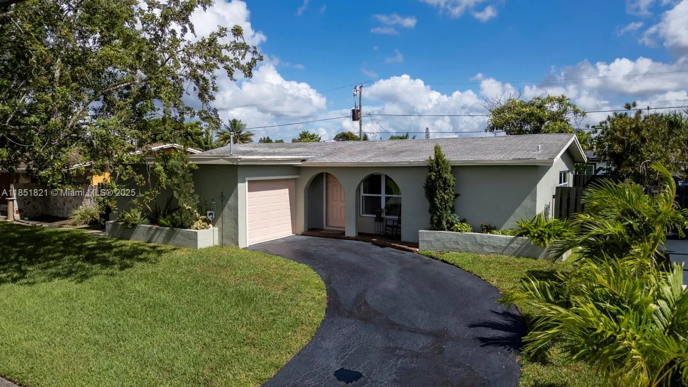 8941 NW 25th Ct