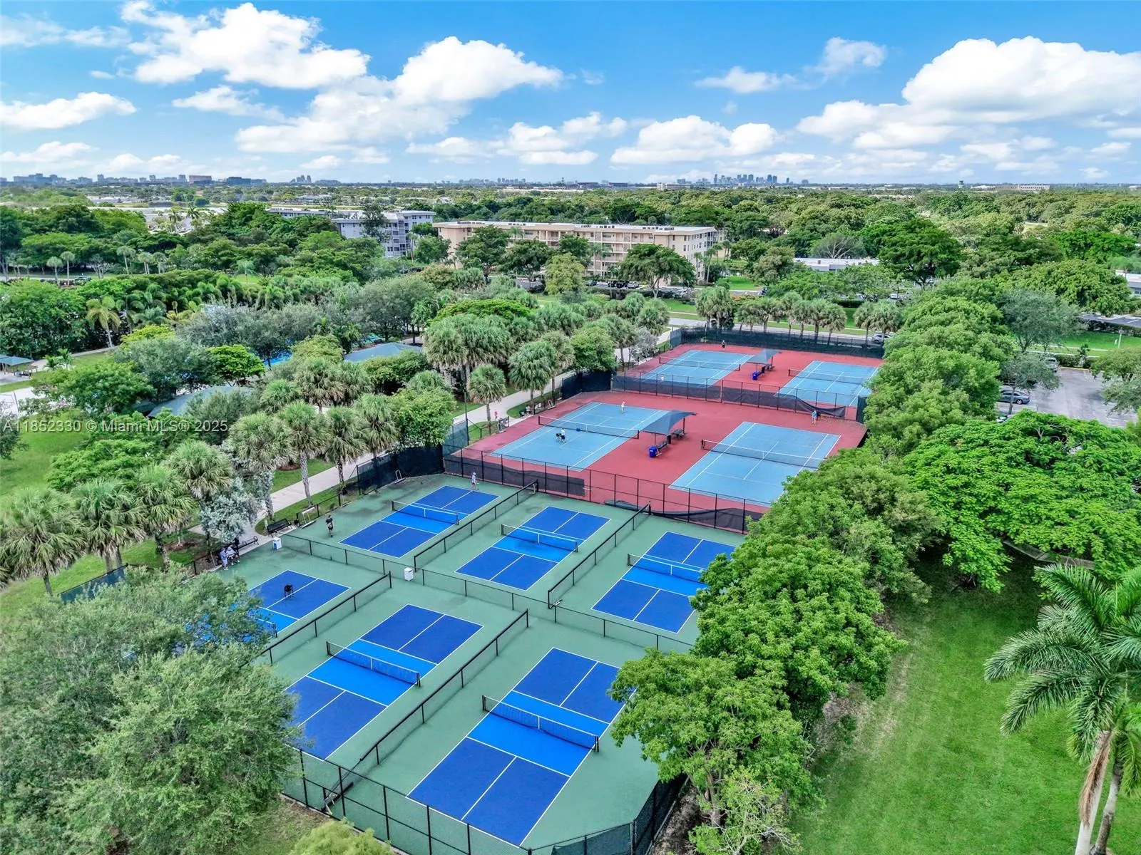 3500 Oaks Clubhouse Dr, #101