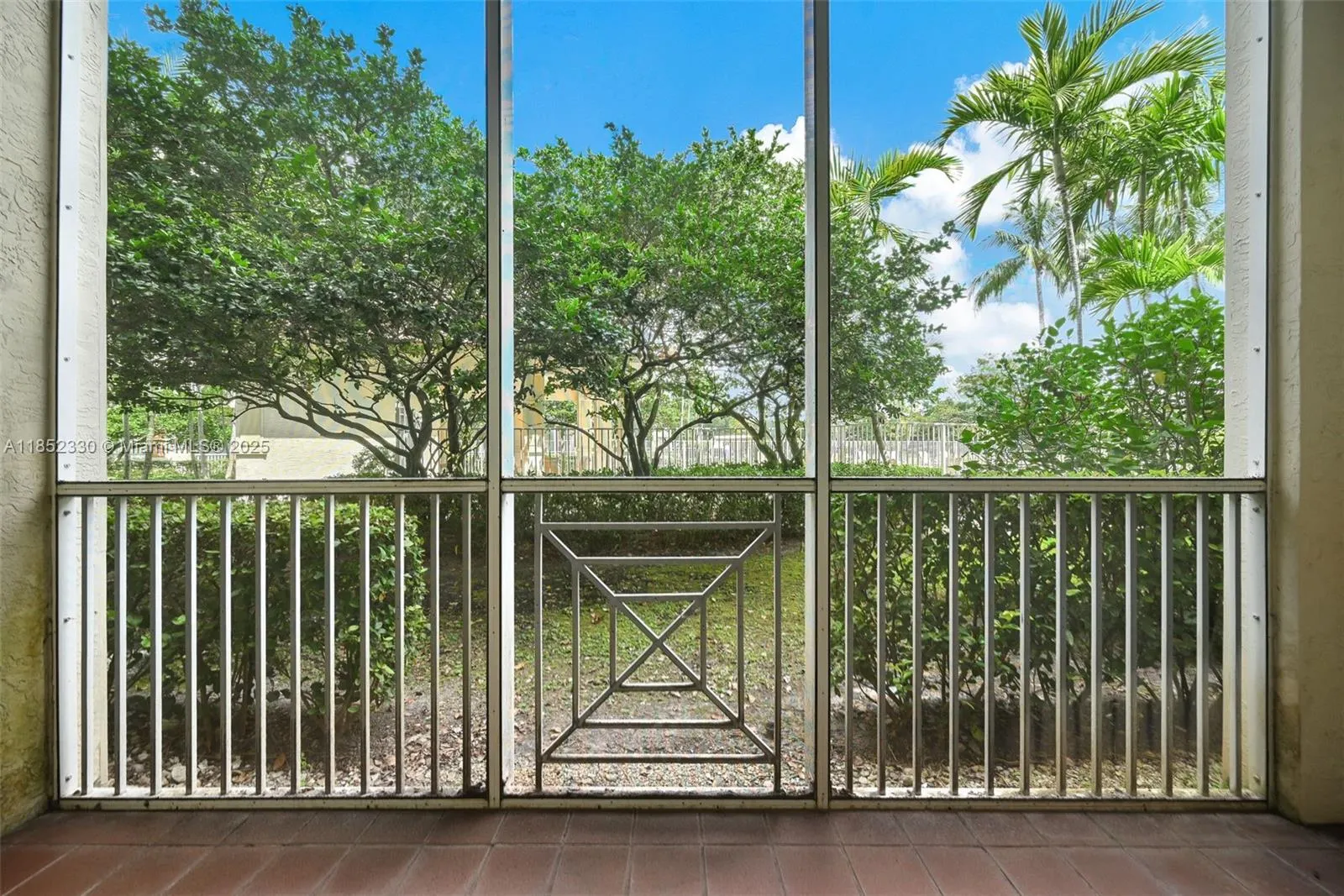 3500 Oaks Clubhouse Dr, #101