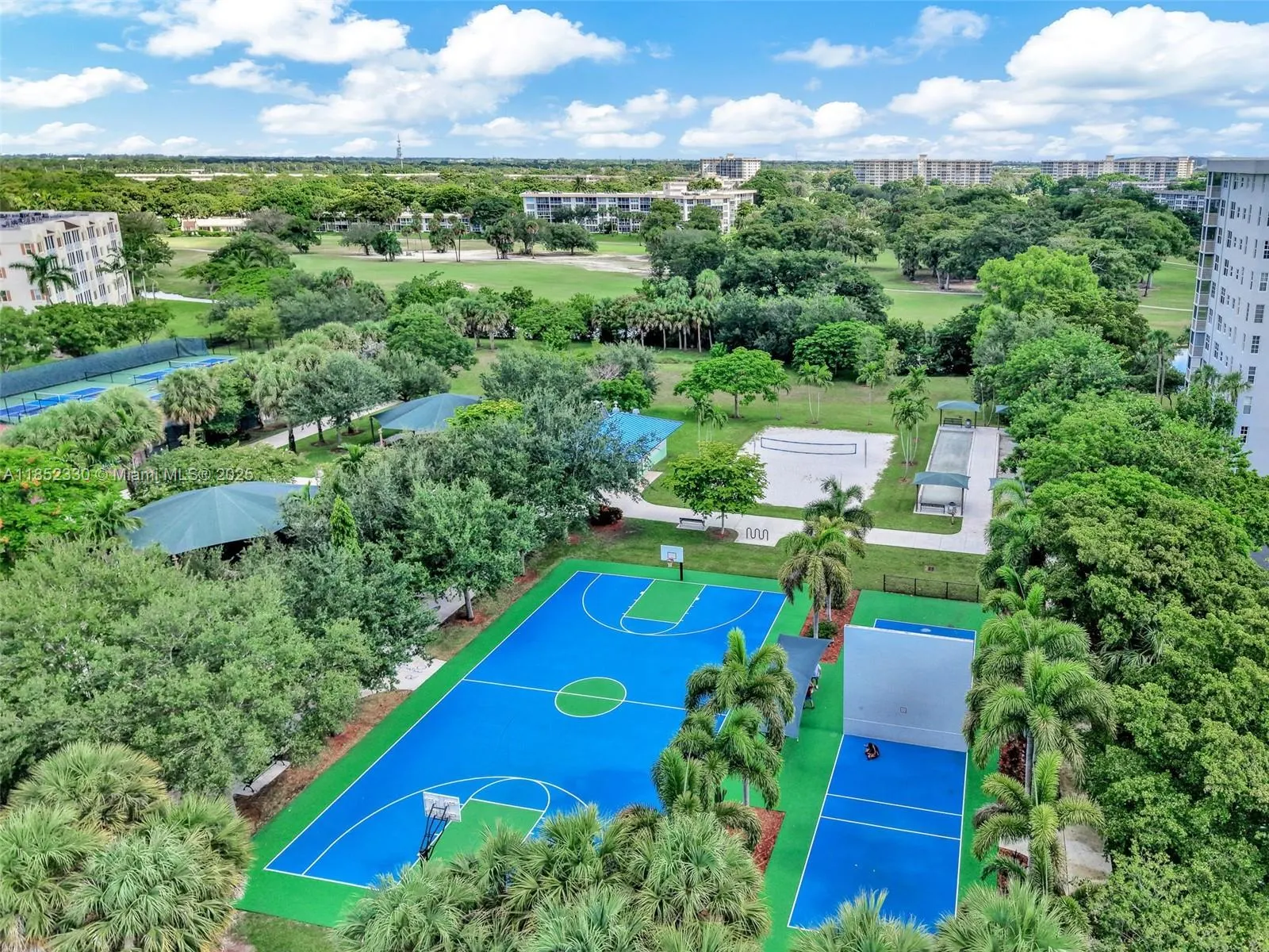 3500 Oaks Clubhouse Dr, #101