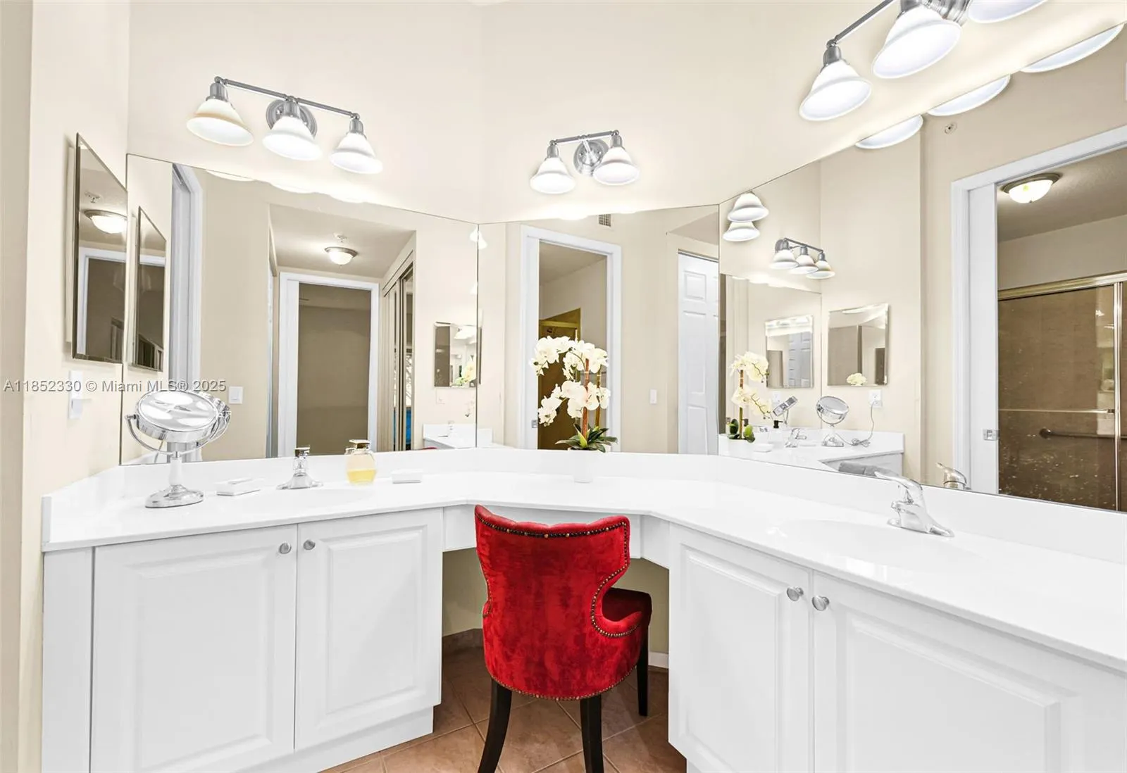 3500 Oaks Clubhouse Dr, #101