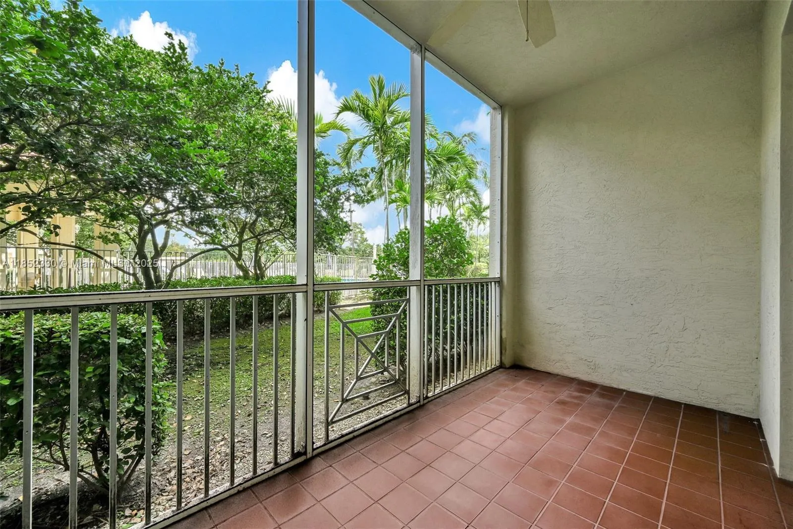 3500 Oaks Clubhouse Dr, #101