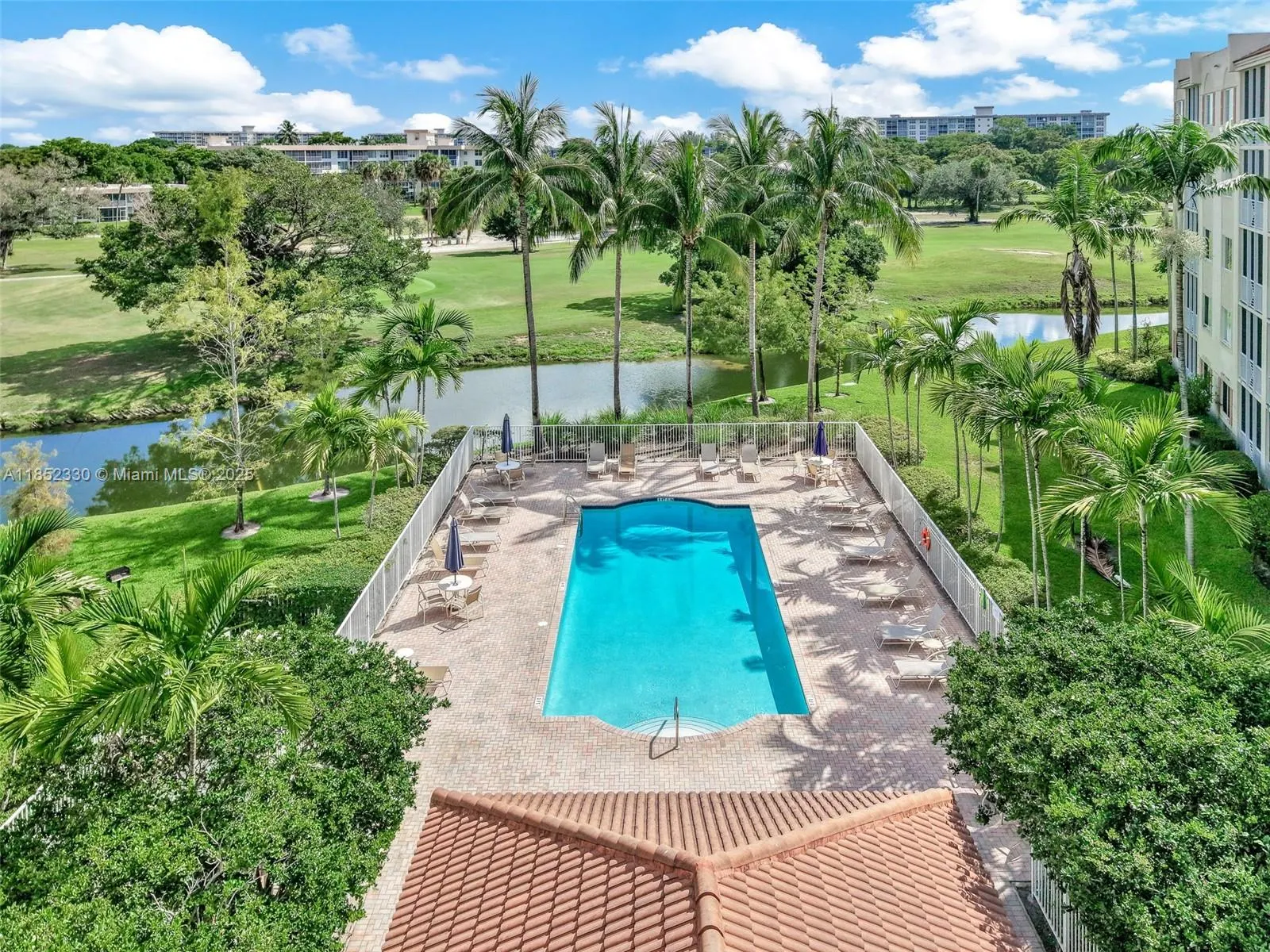 3500 Oaks Clubhouse Dr, #101