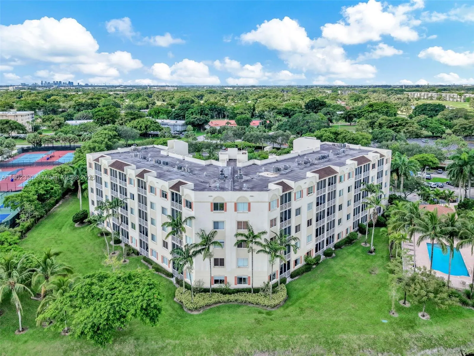 3500 Oaks Clubhouse Dr, #101