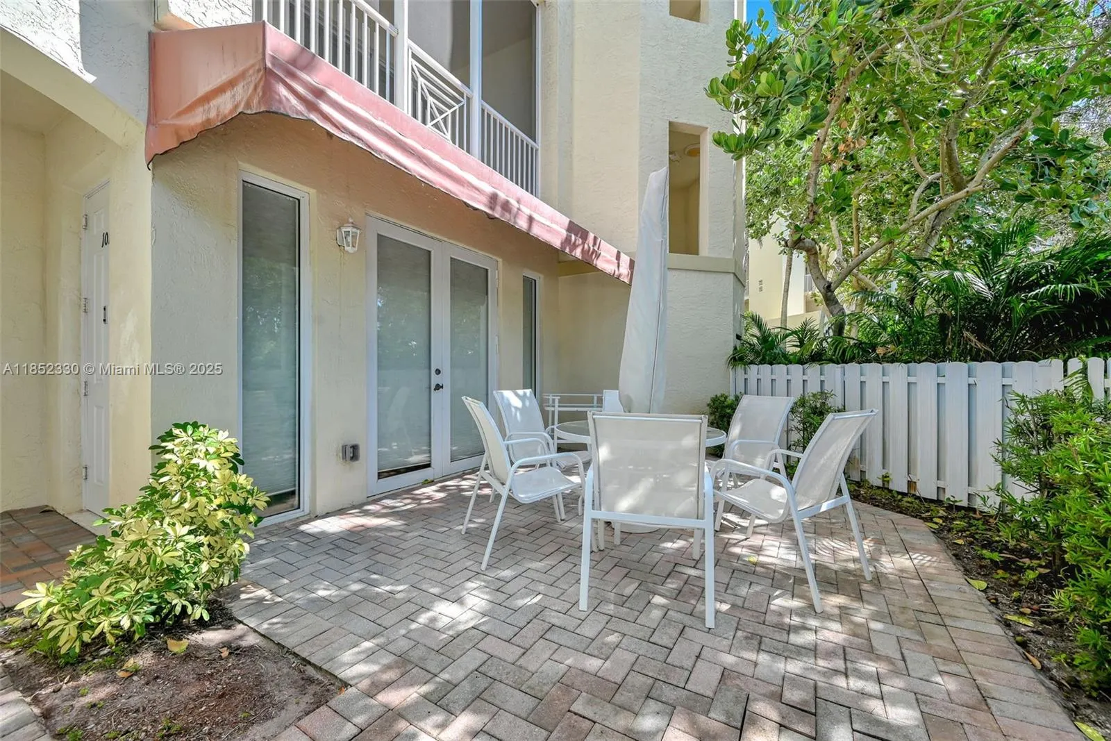 3500 Oaks Clubhouse Dr, #101