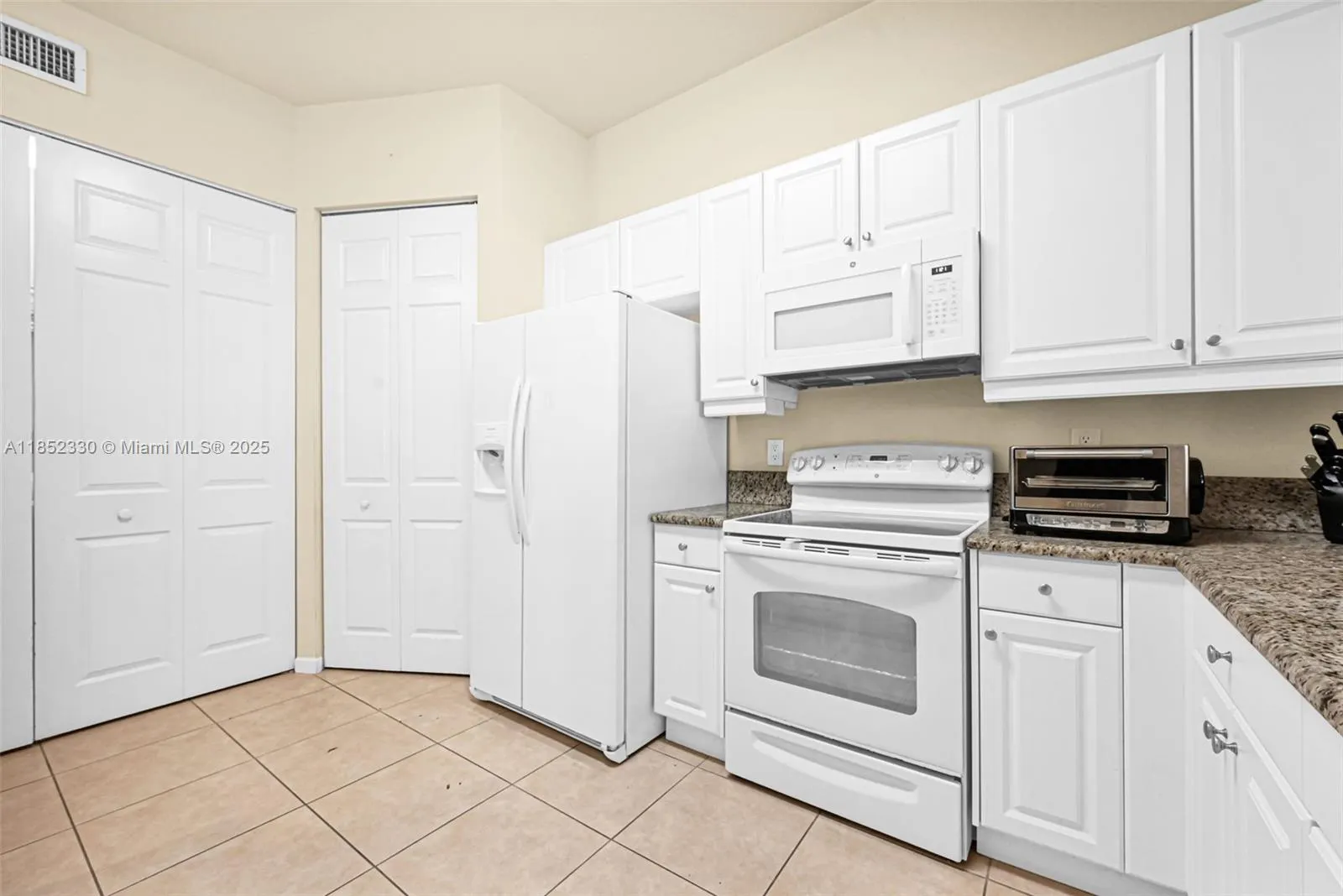 3500 Oaks Clubhouse Dr, #101