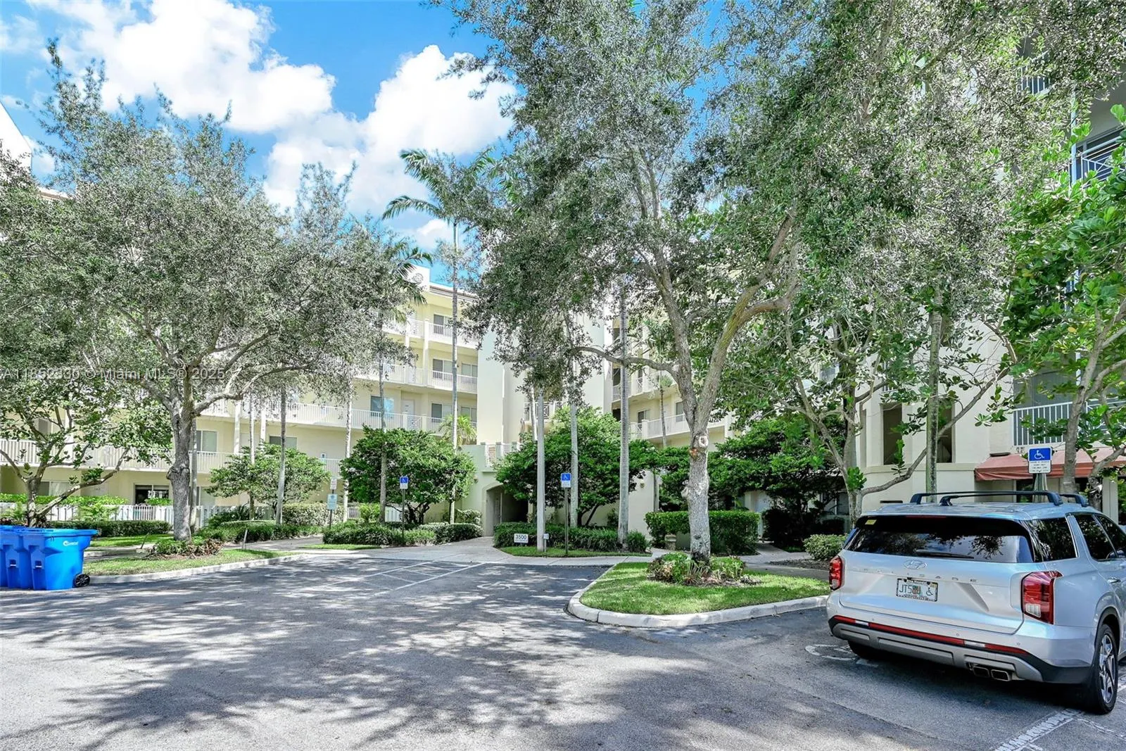 3500 Oaks Clubhouse Dr, #101