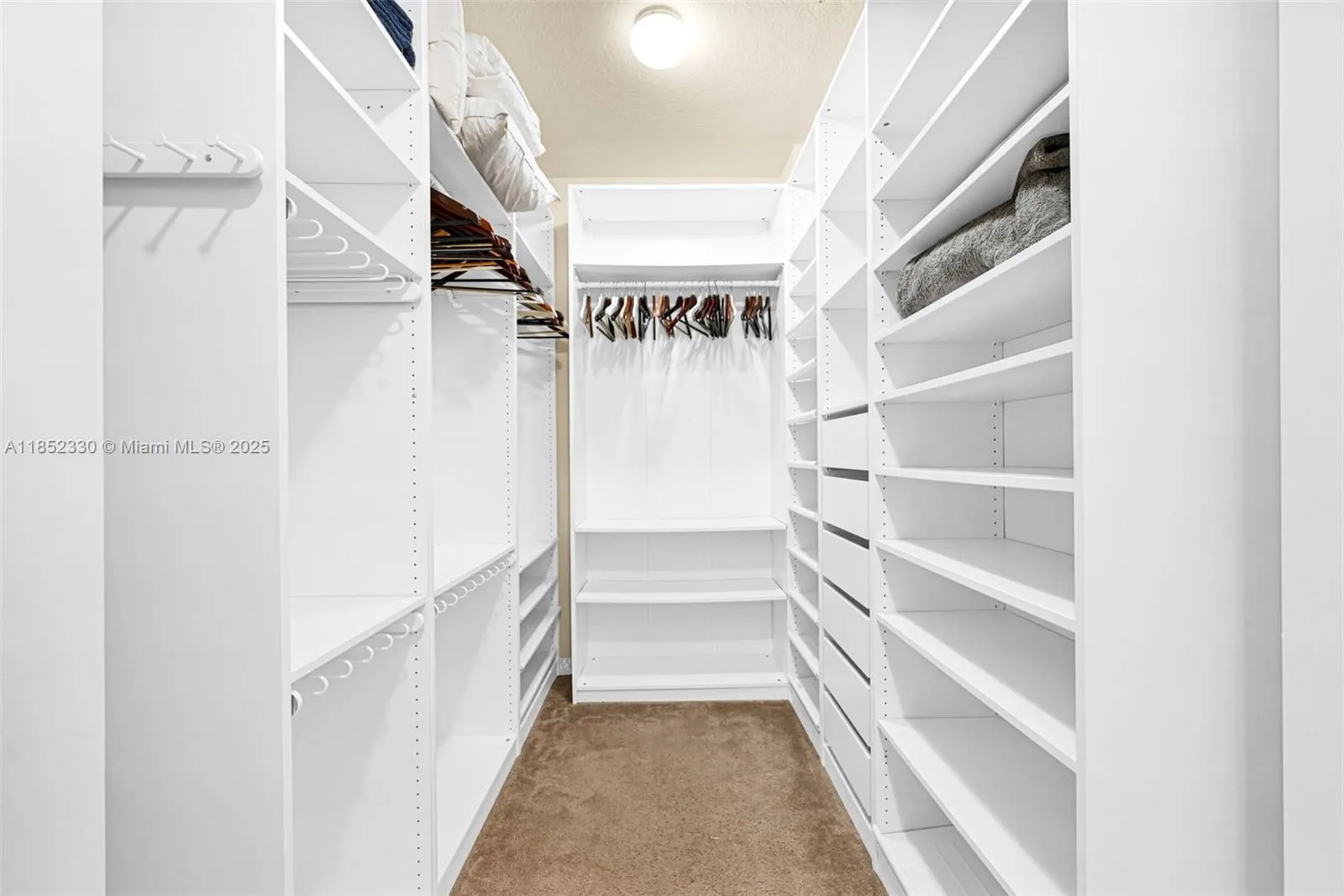 3500 Oaks Clubhouse Dr, #101