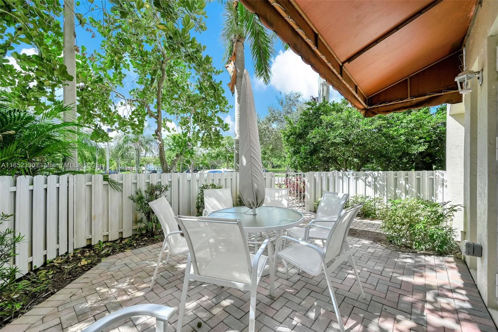 3500 Oaks Clubhouse Dr, #101