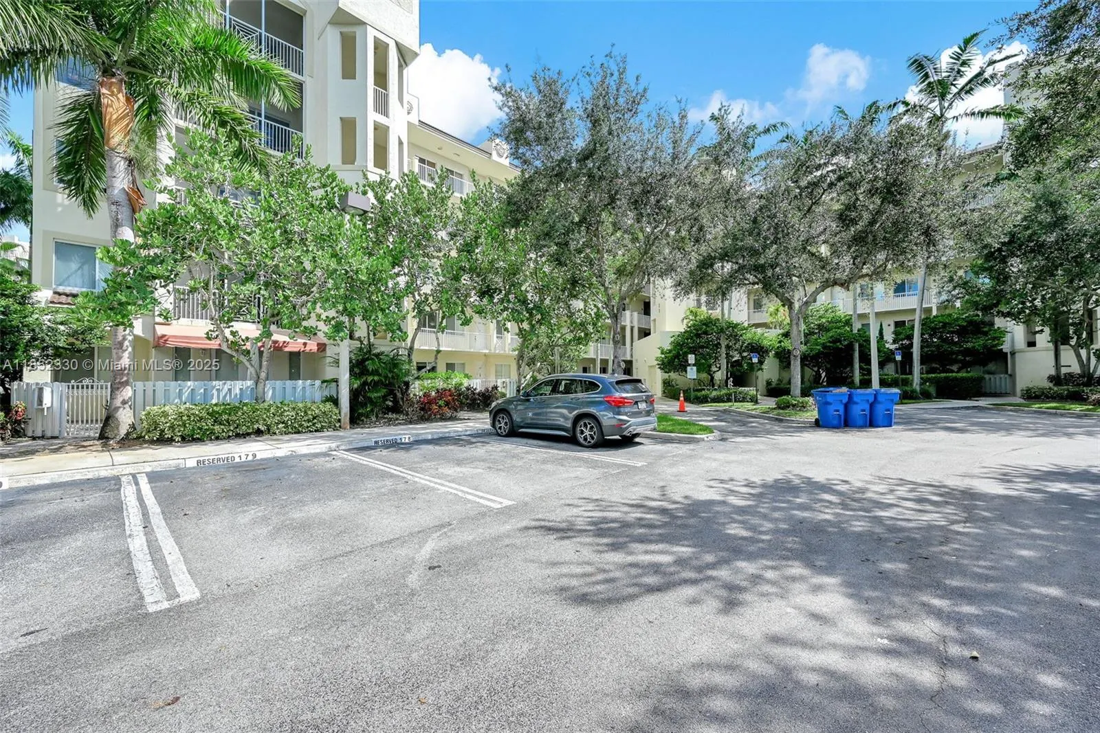 3500 Oaks Clubhouse Dr, #101