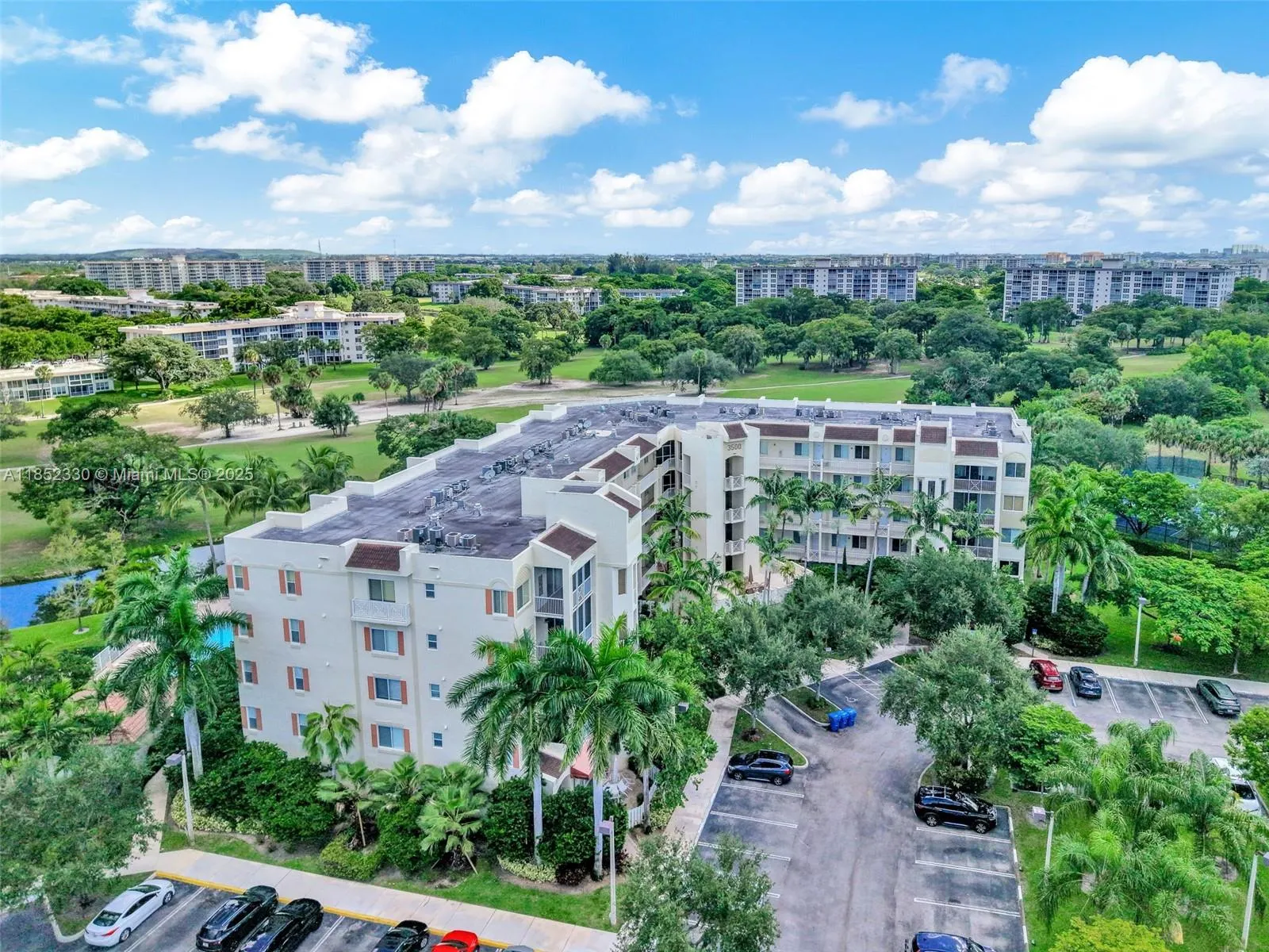 3500 Oaks Clubhouse Dr, #101