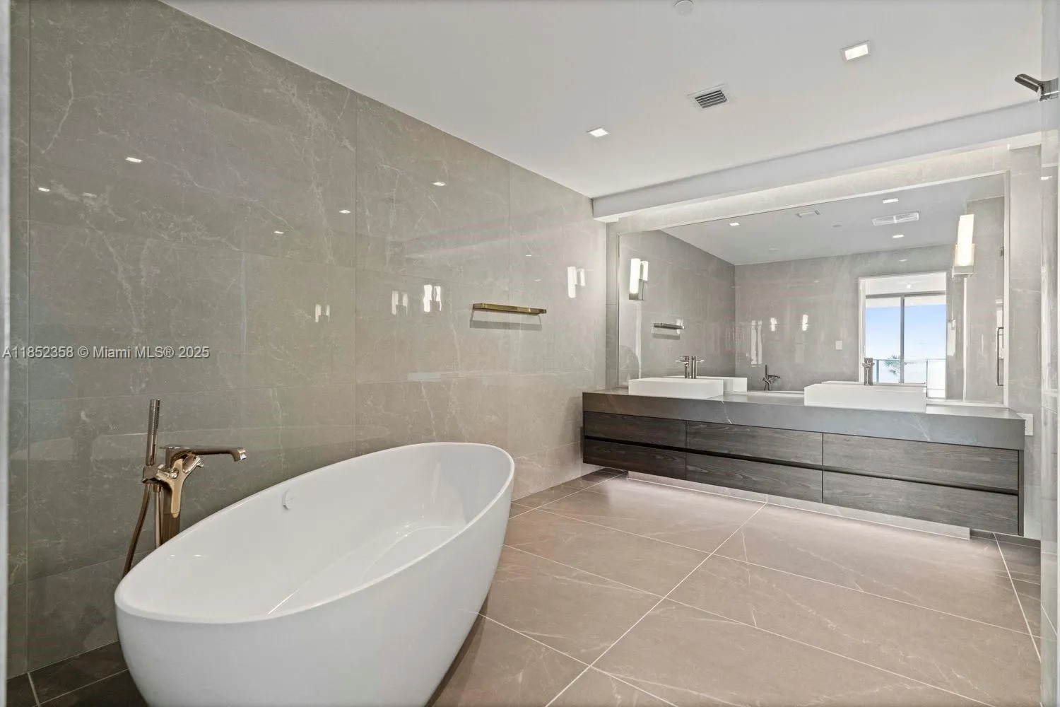 1116 N Ocean Blvd, #304