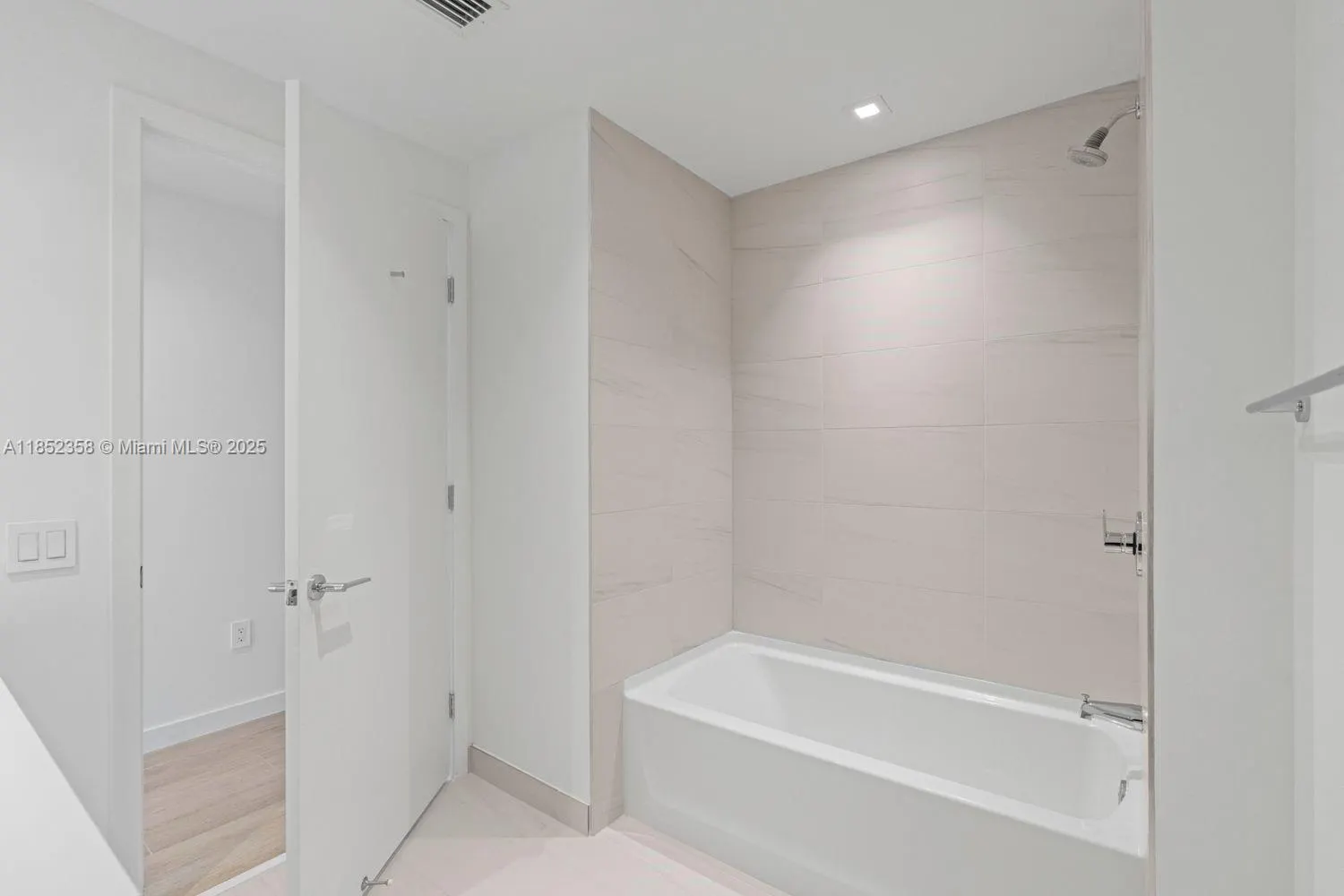 1116 N Ocean Blvd, #304