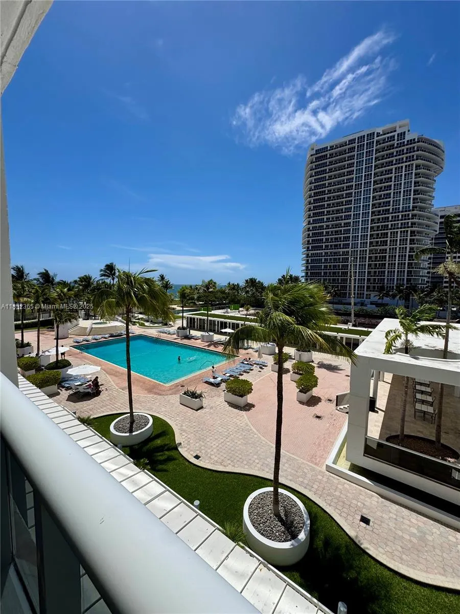 10275 Collins Ave, #316
