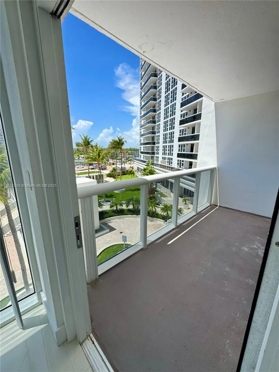 10275 Collins Ave, #316