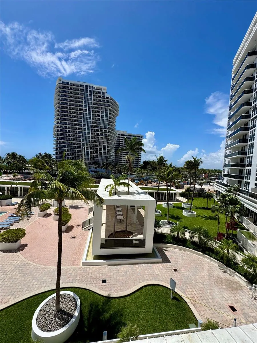 10275 Collins Ave, #316