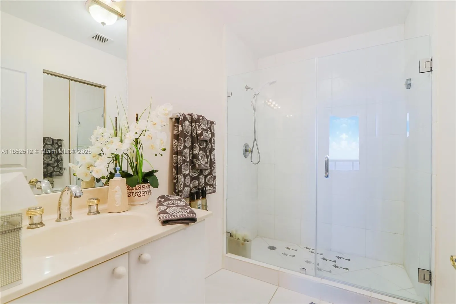 8925 Collins Ave, #11J