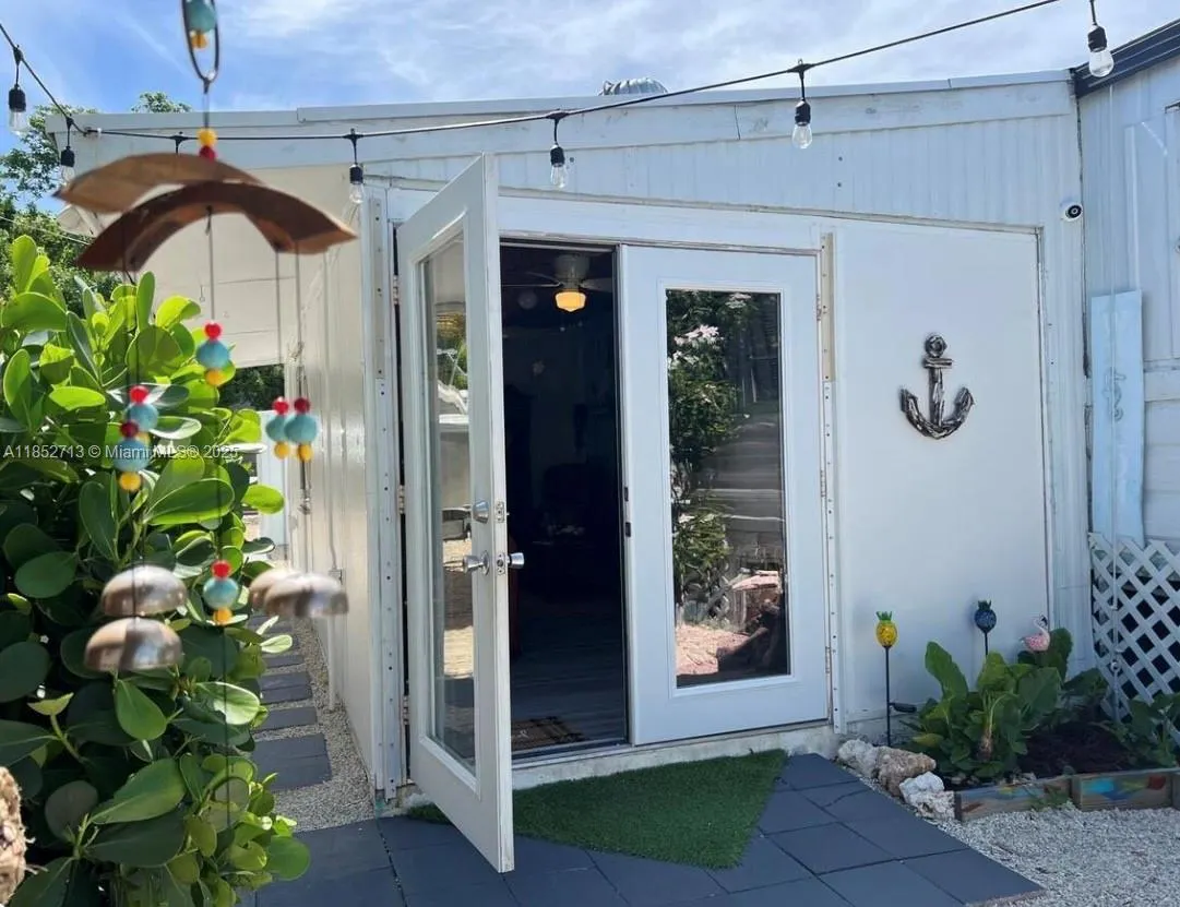 8 Grassy Rd