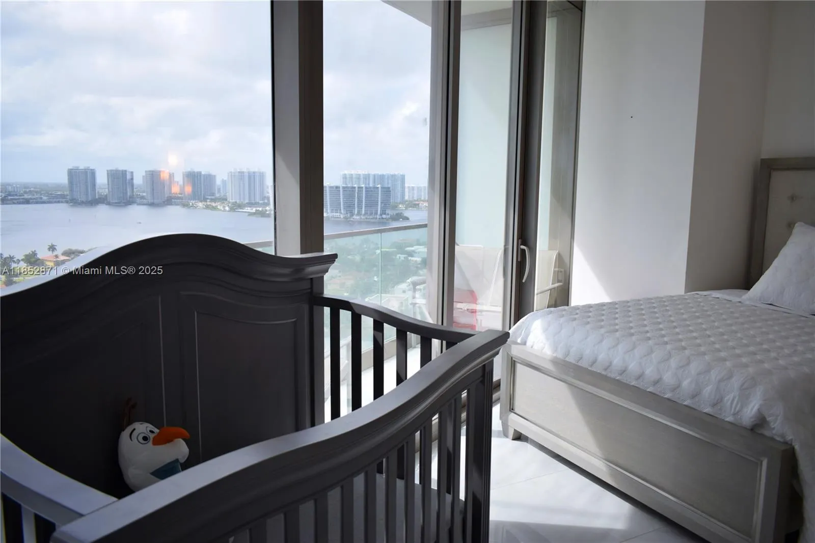18975 Collins Ave, #1804