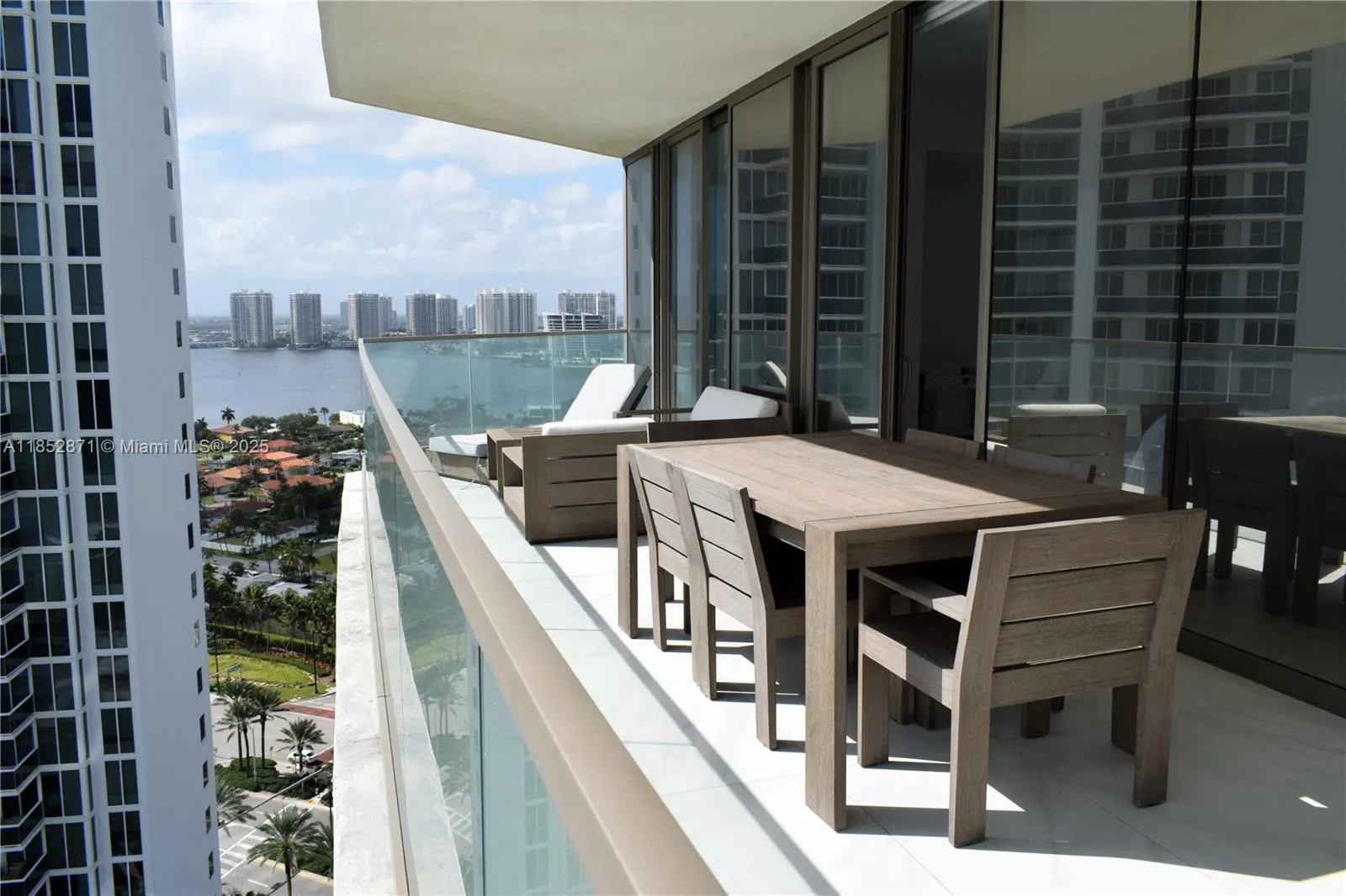 18975 Collins Ave, #1804
