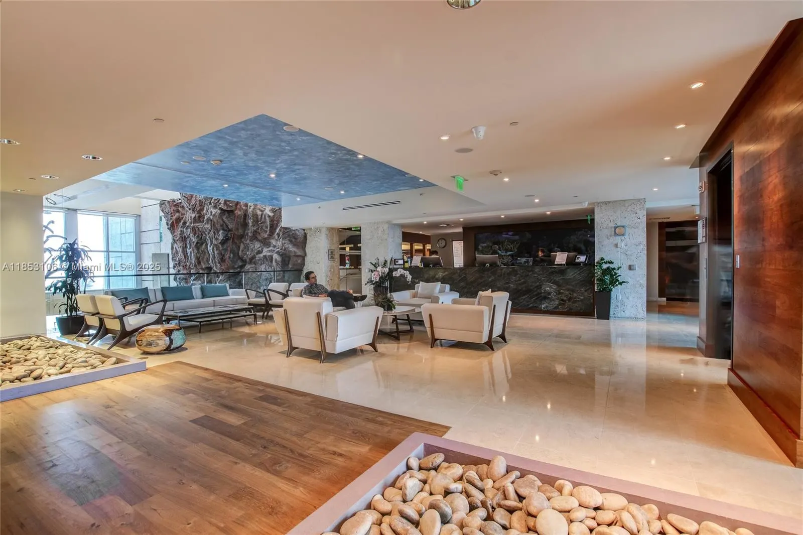 6801 Collins Ave, #1110