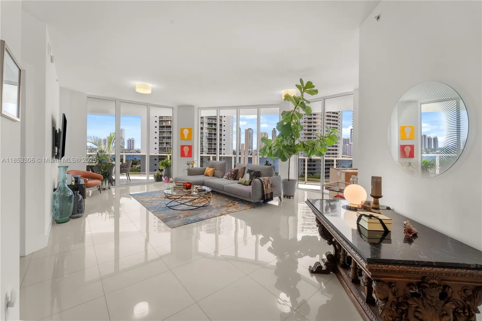 4100 Island Blvd, #902