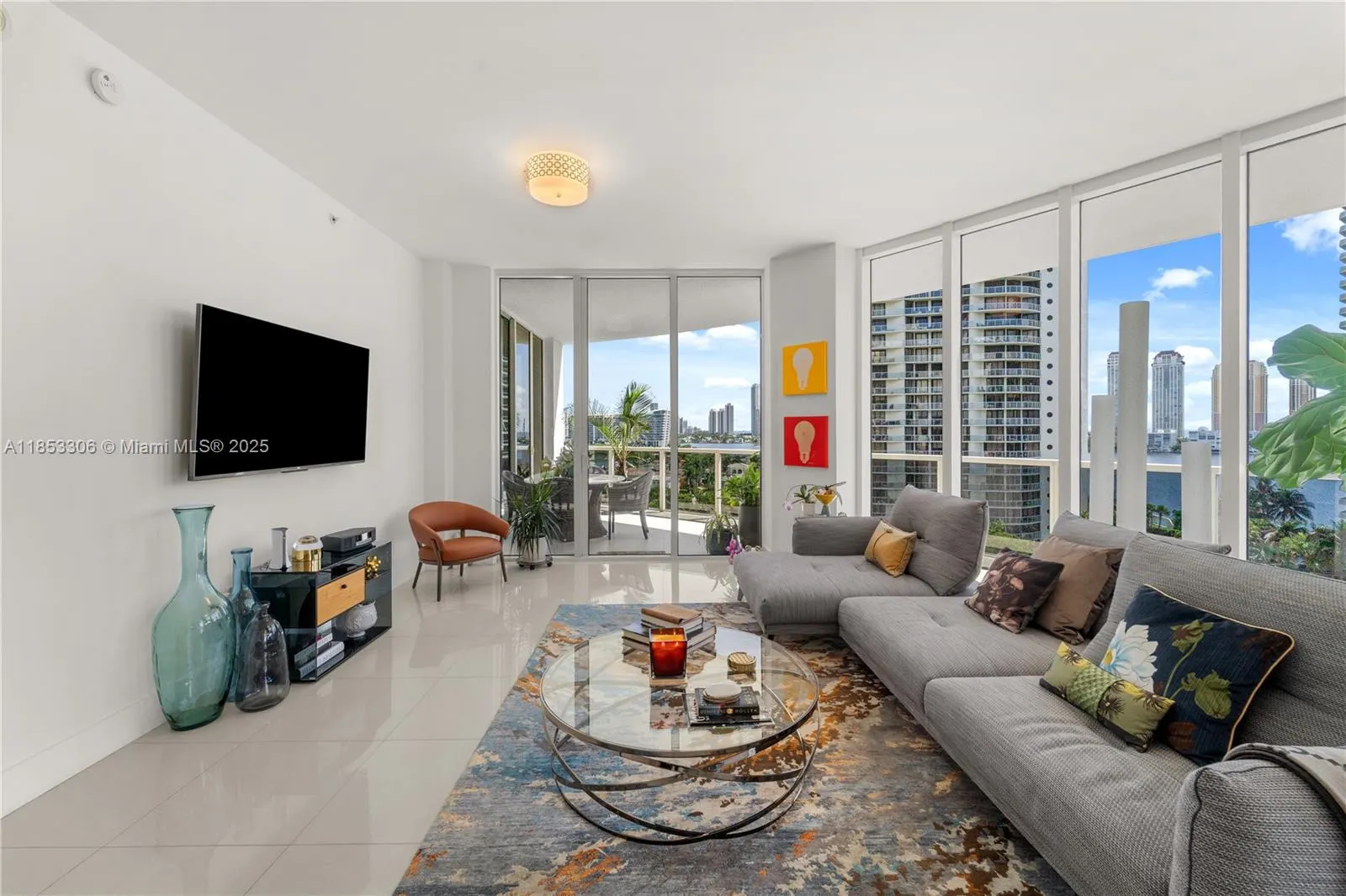 4100 Island Blvd, #902