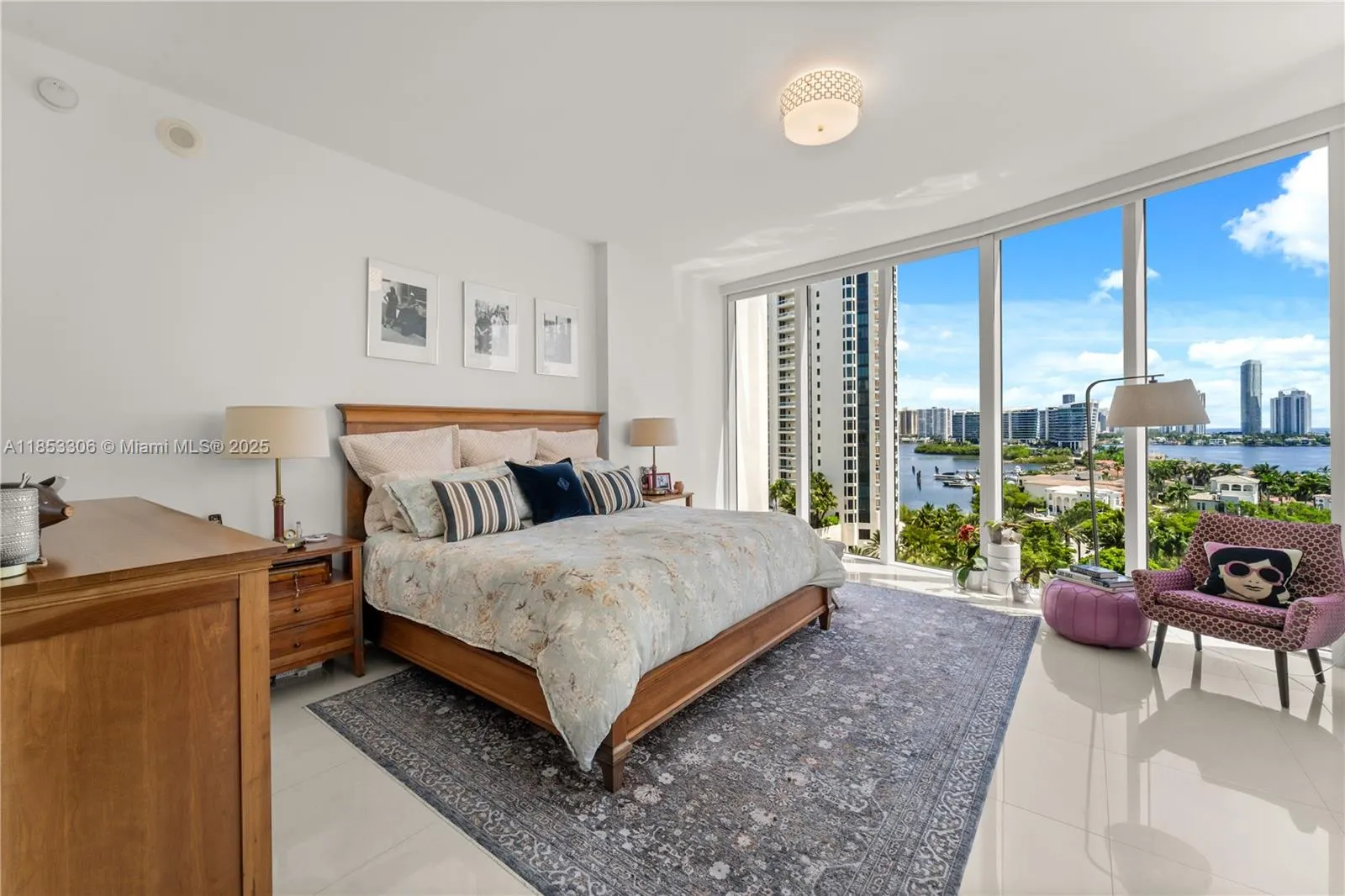 4100 Island Blvd, #902