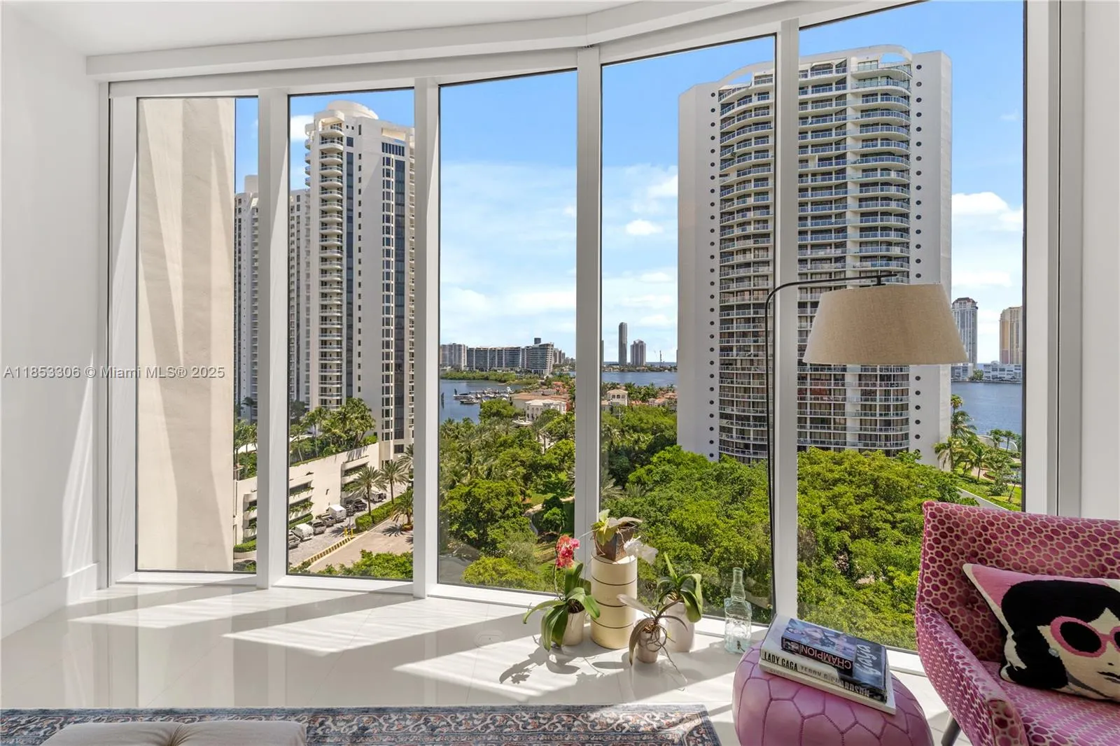 4100 Island Blvd, #902