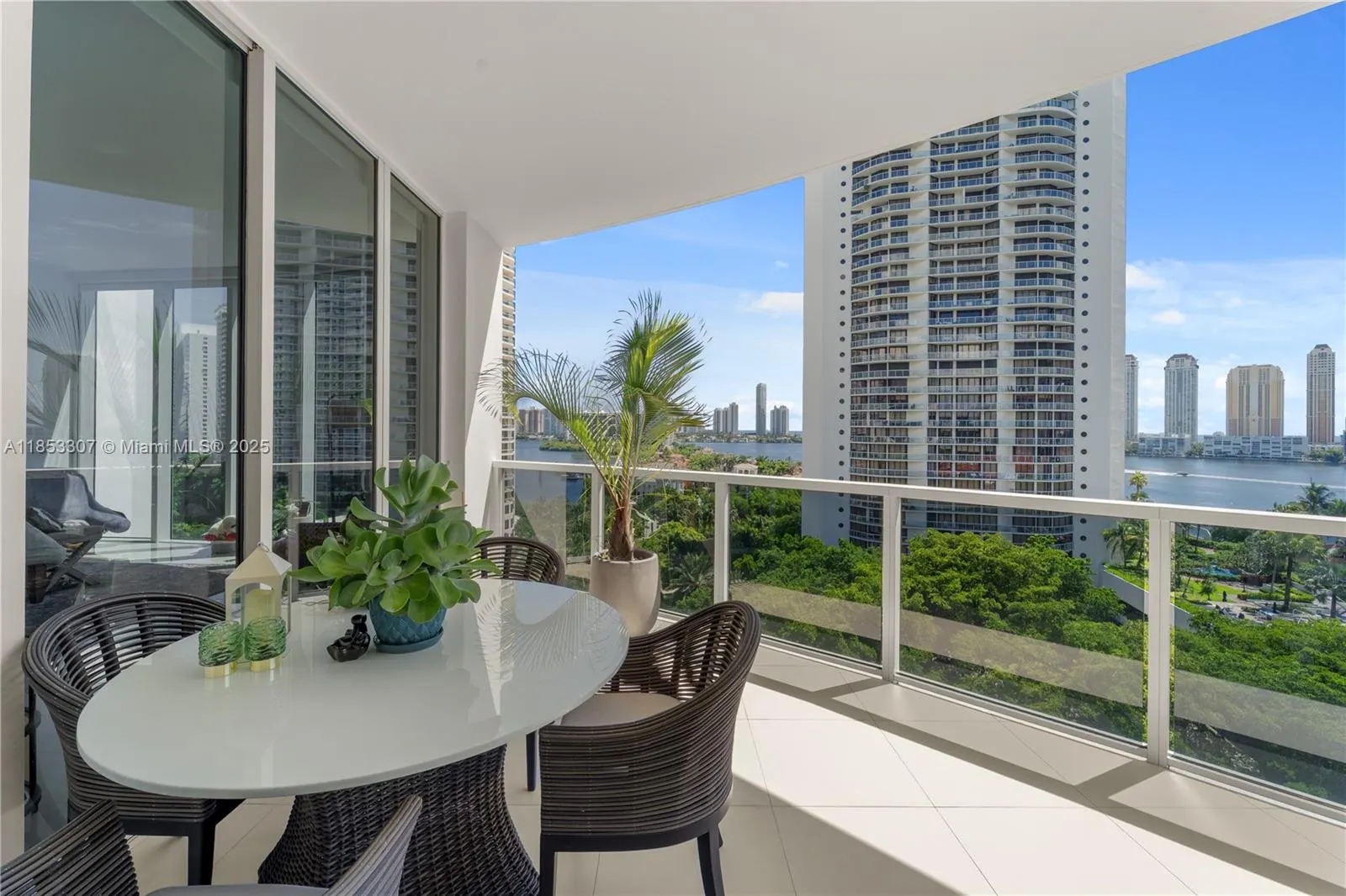 4100 Island Blvd, #902