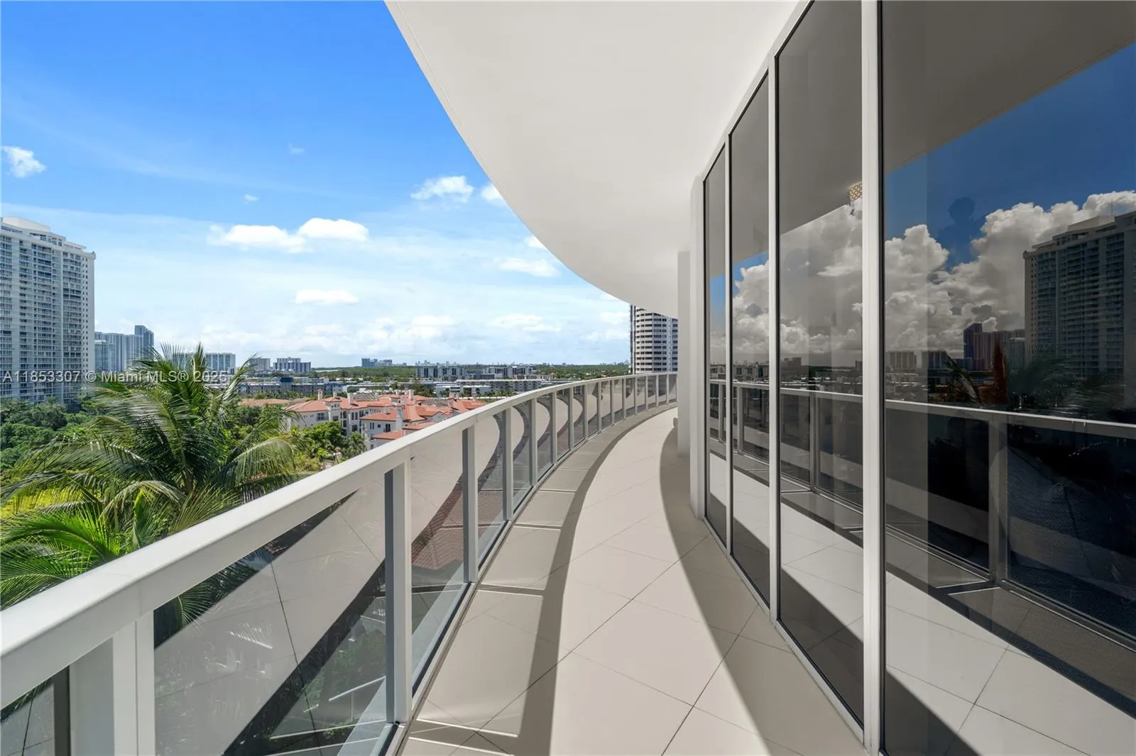 4100 Island Blvd, #902