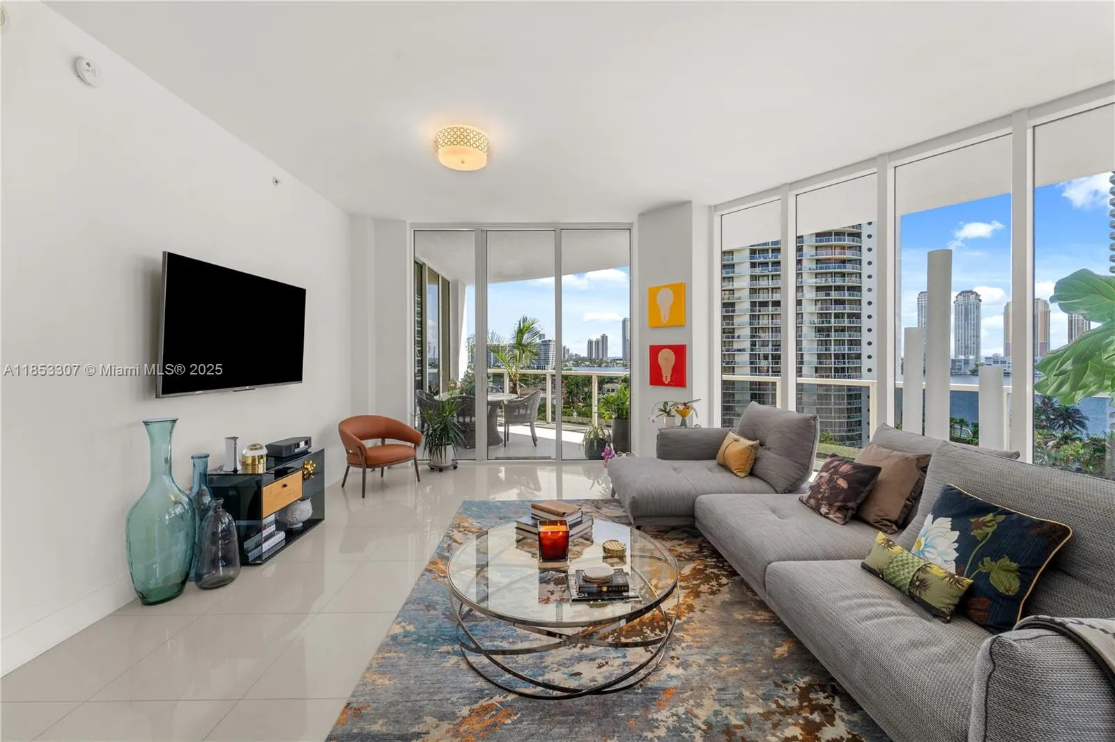 4100 Island Blvd, #902