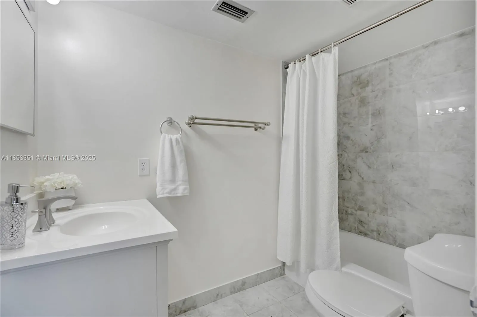 873 NE 195th St, #309