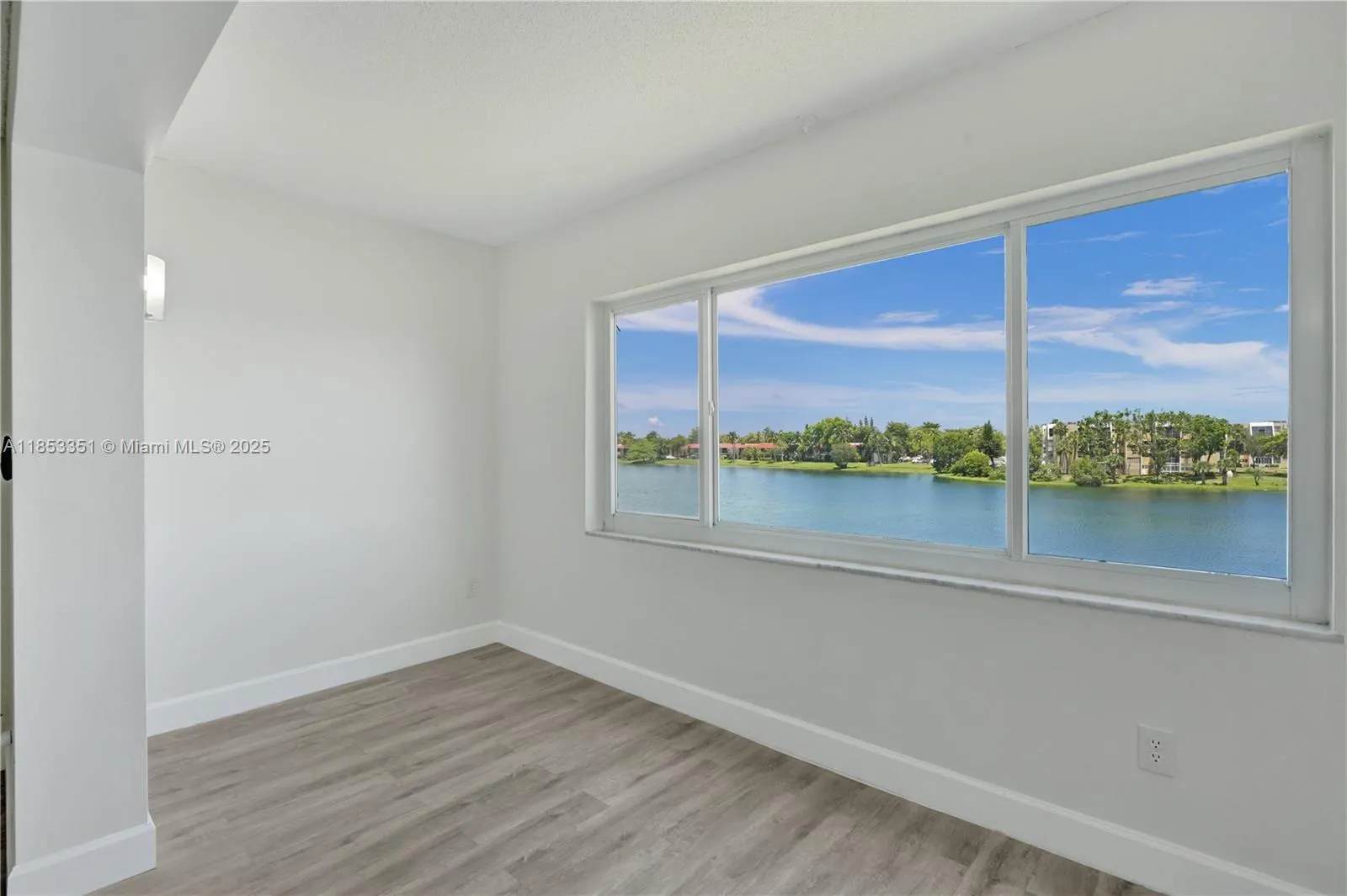 873 NE 195th St, #309