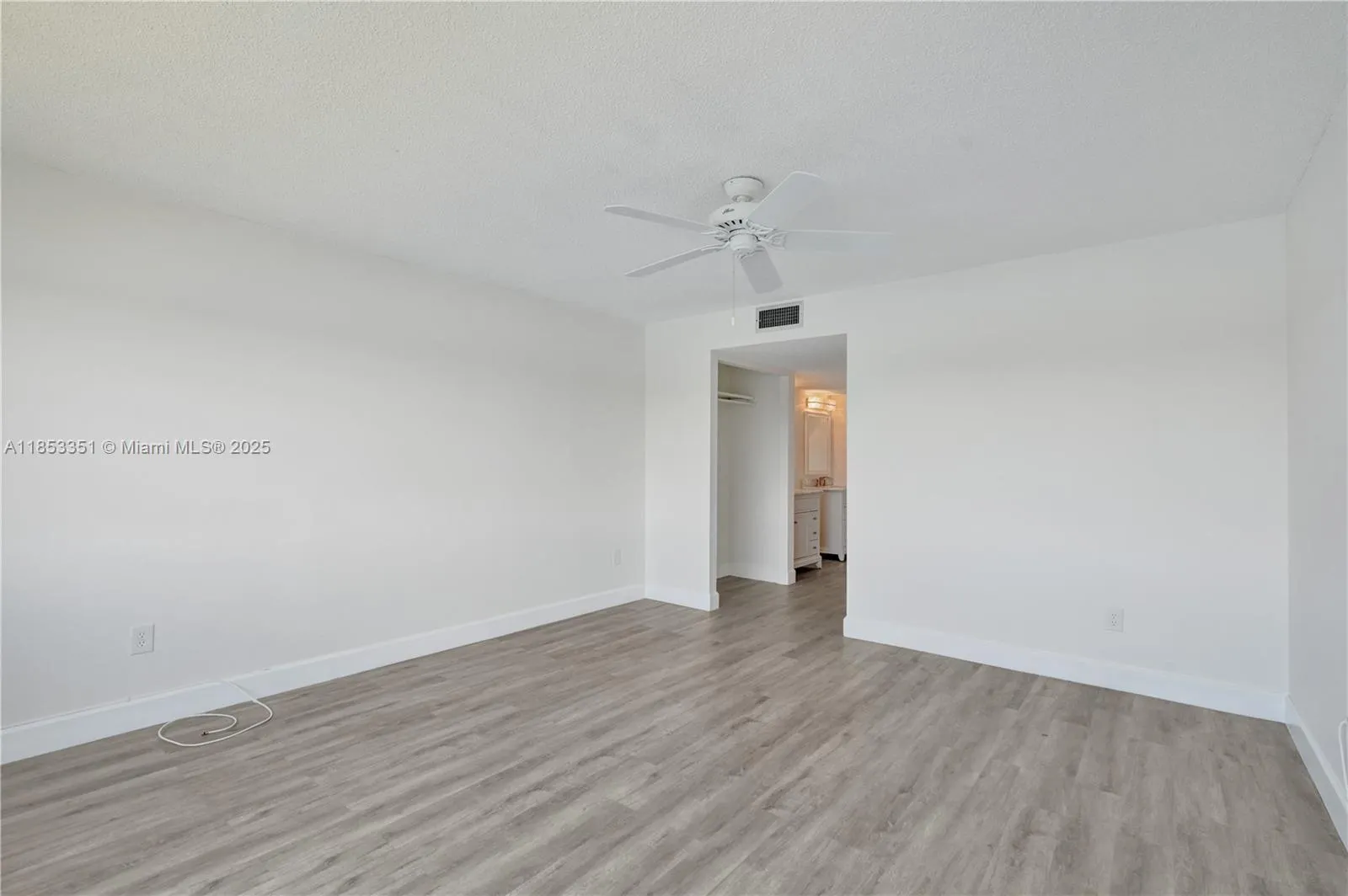 873 NE 195th St, #309