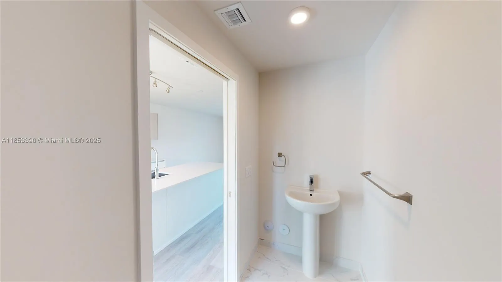 2555 NE 193rd St, #2224