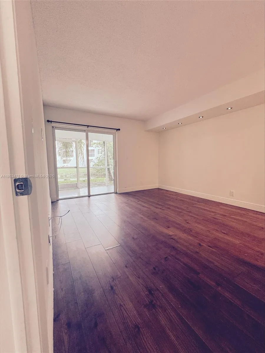 100 Lakeview Dr, #113