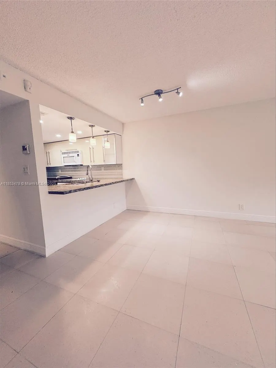 100 Lakeview Dr, #113
