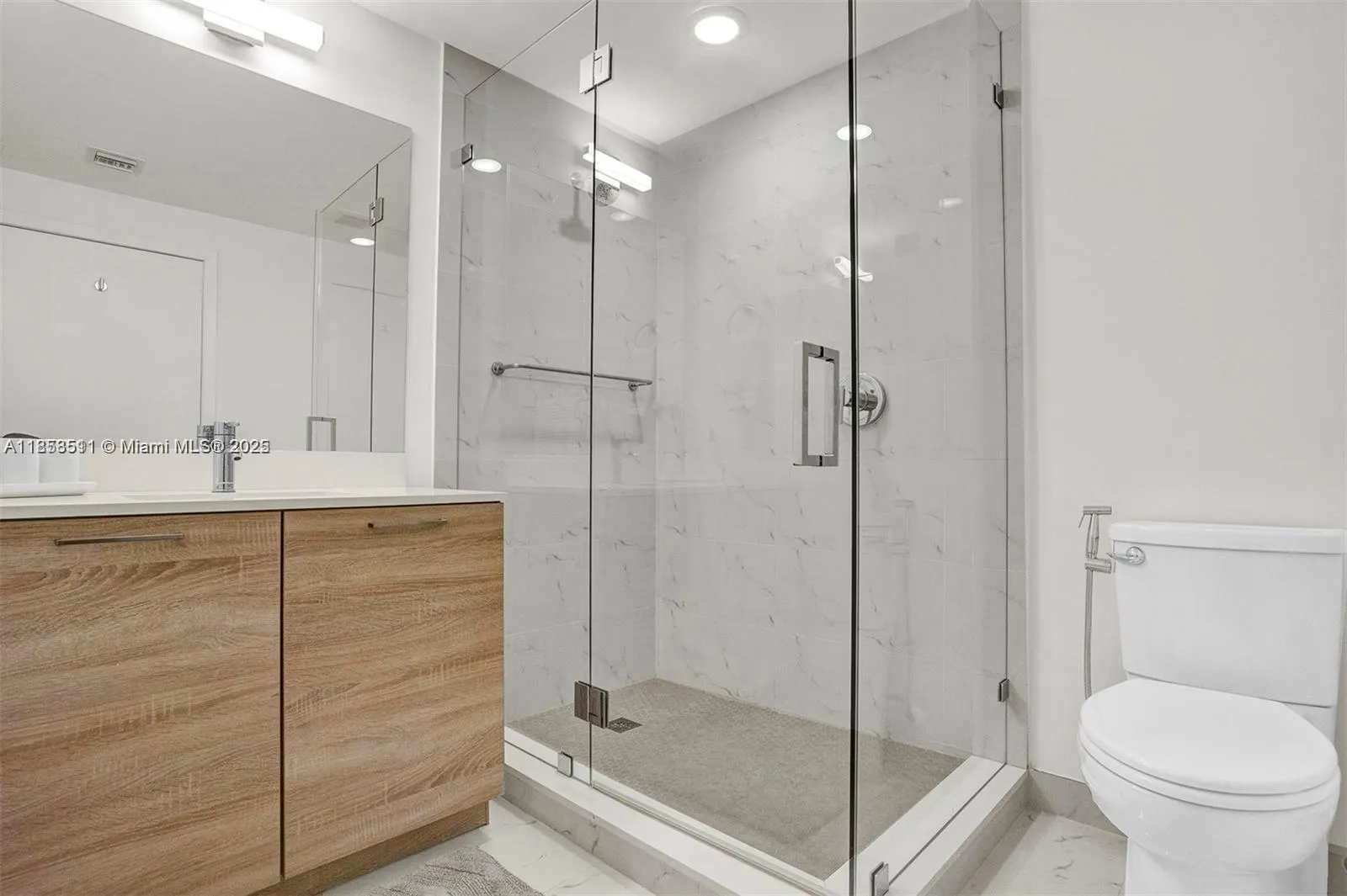 16385 Biscayne Blvd, #421A
