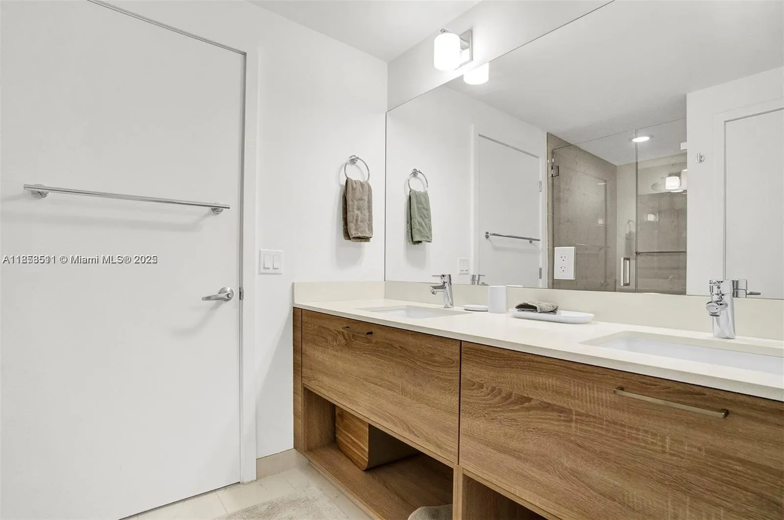 16385 Biscayne Blvd, #421A