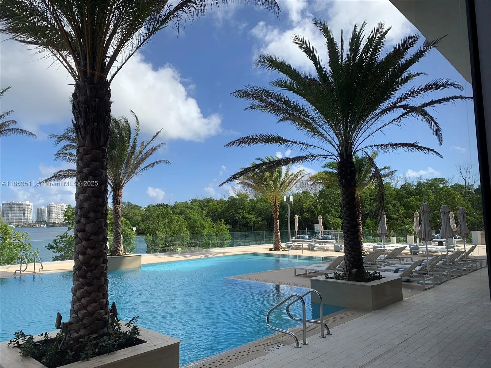 16385 Biscayne Blvd, #421A