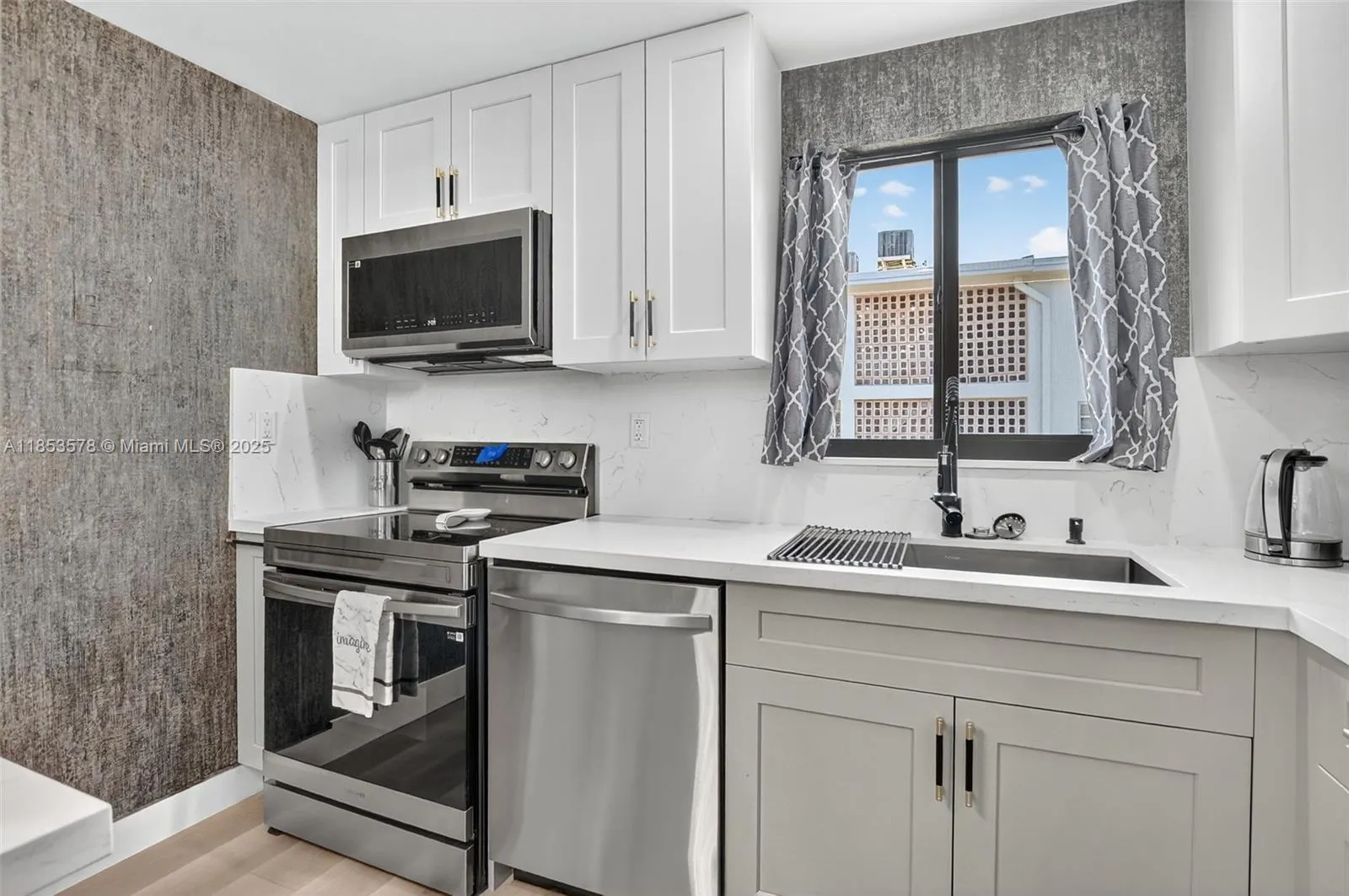 50 SE 12th St, #218