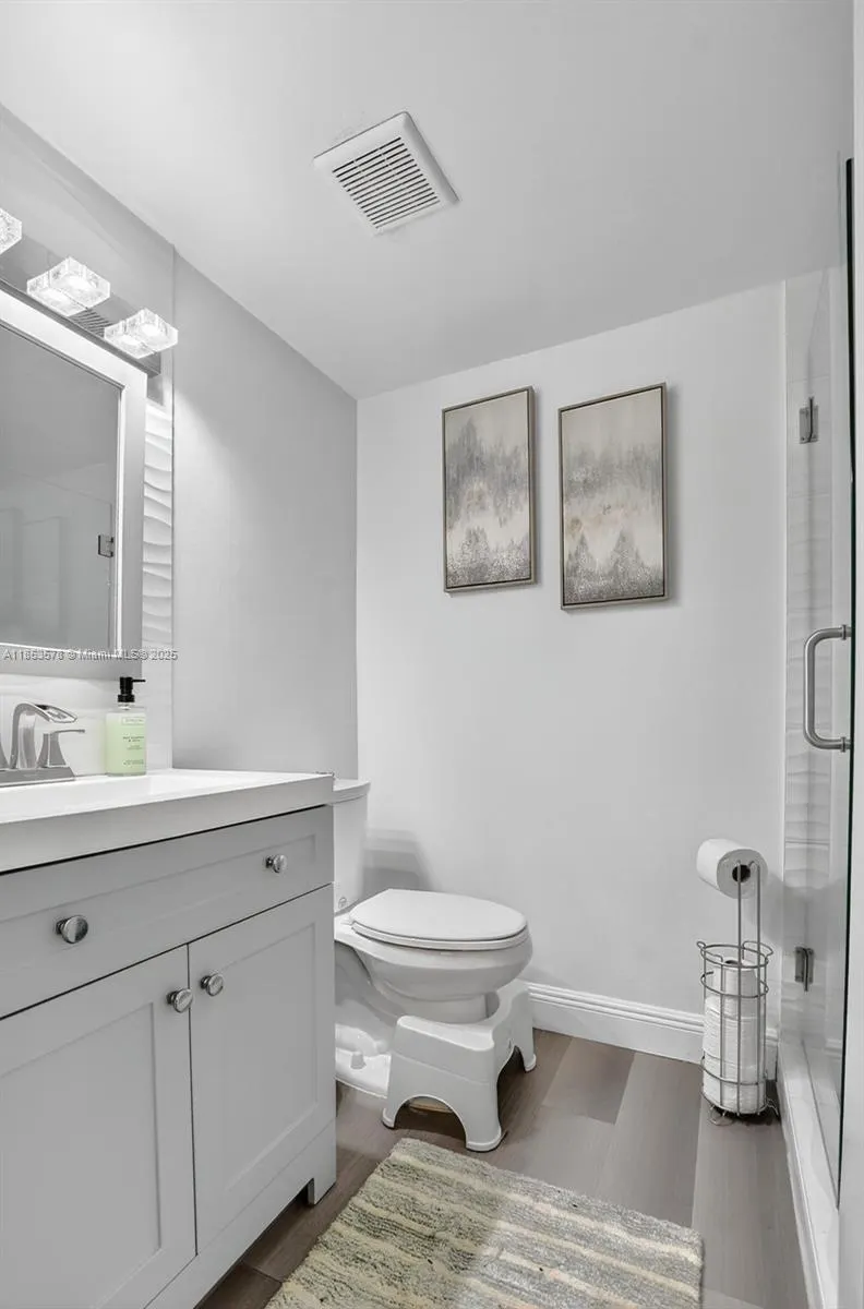 50 SE 12th St, #218