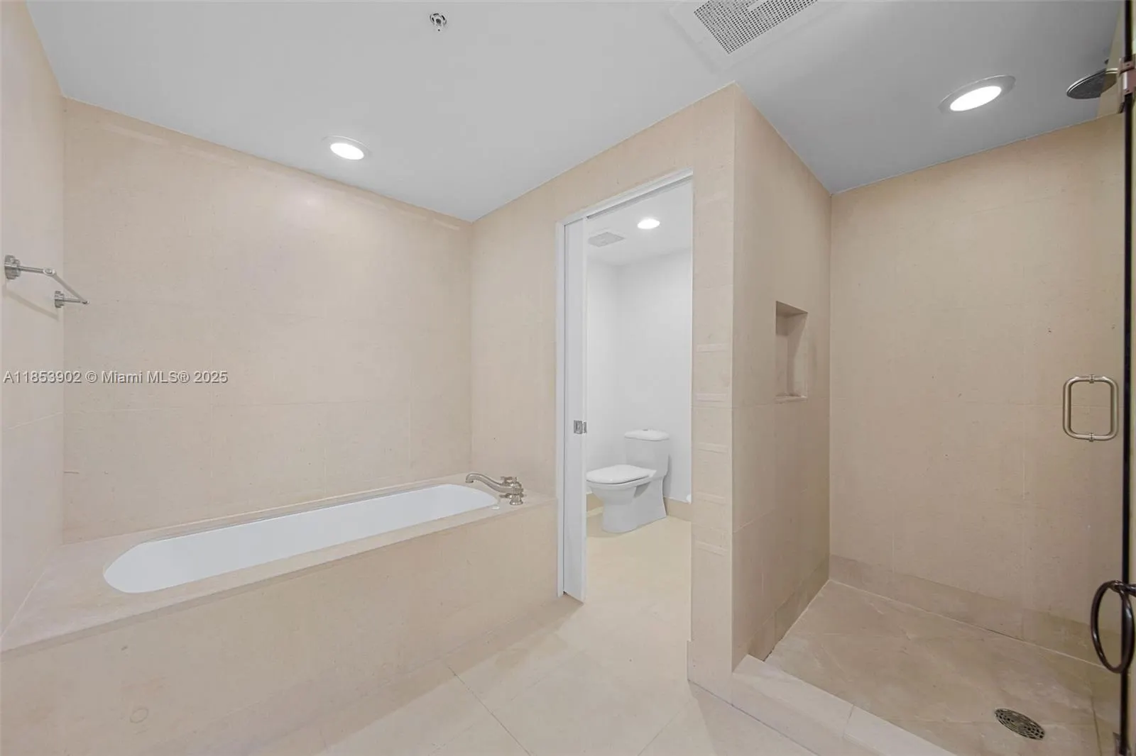 6899 Collins Ave, #2108
