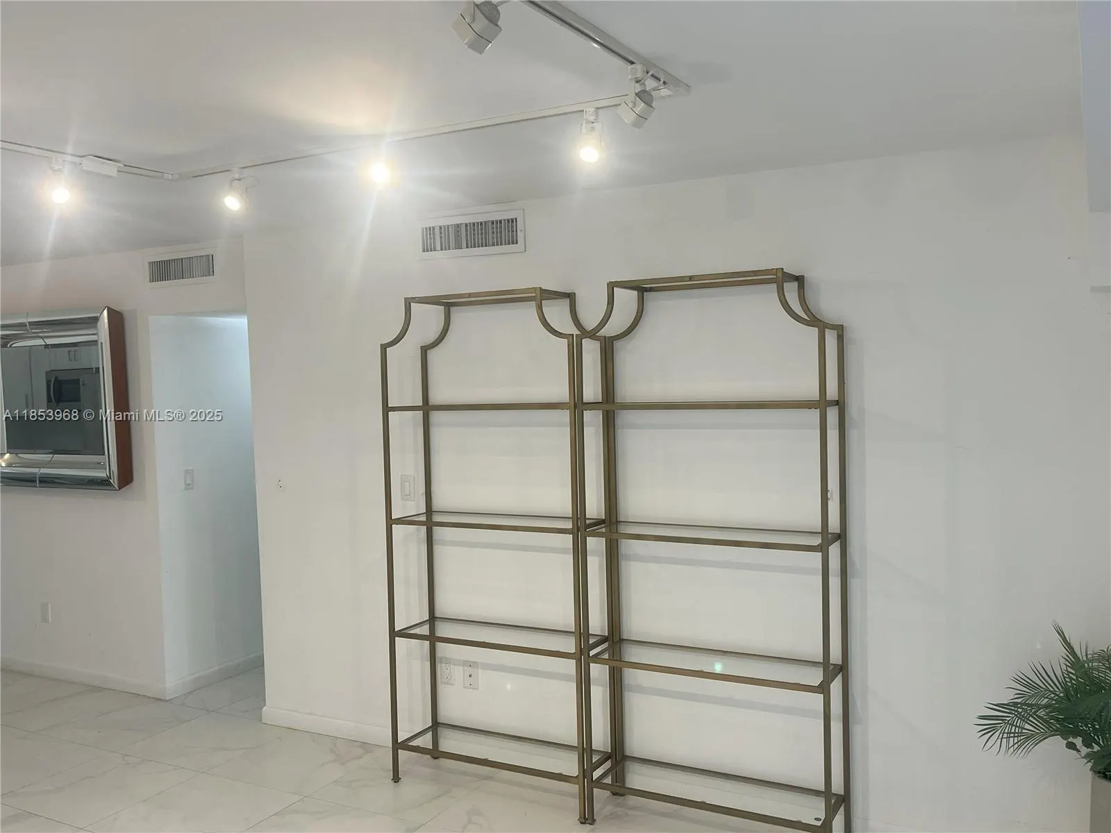 1239 Mariposa Ave, #2