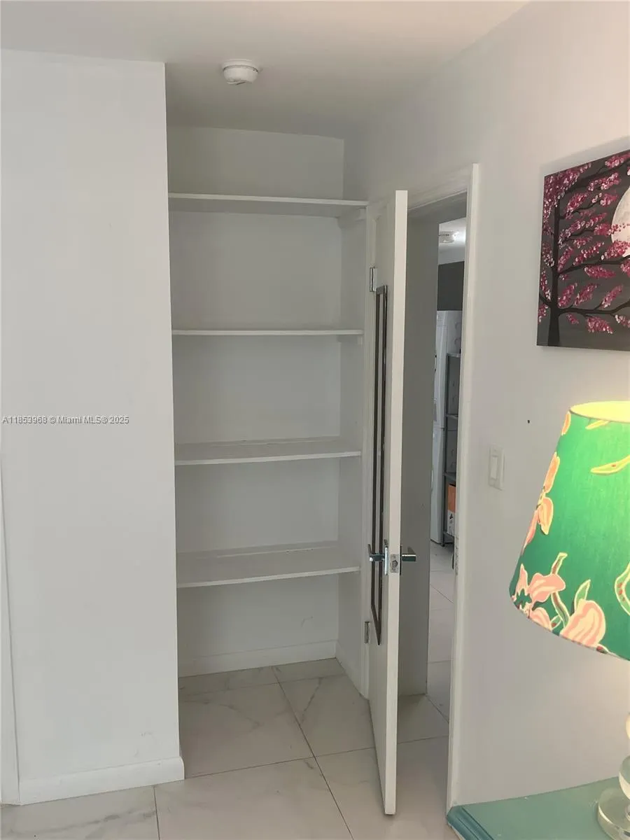 1239 Mariposa Ave, #2