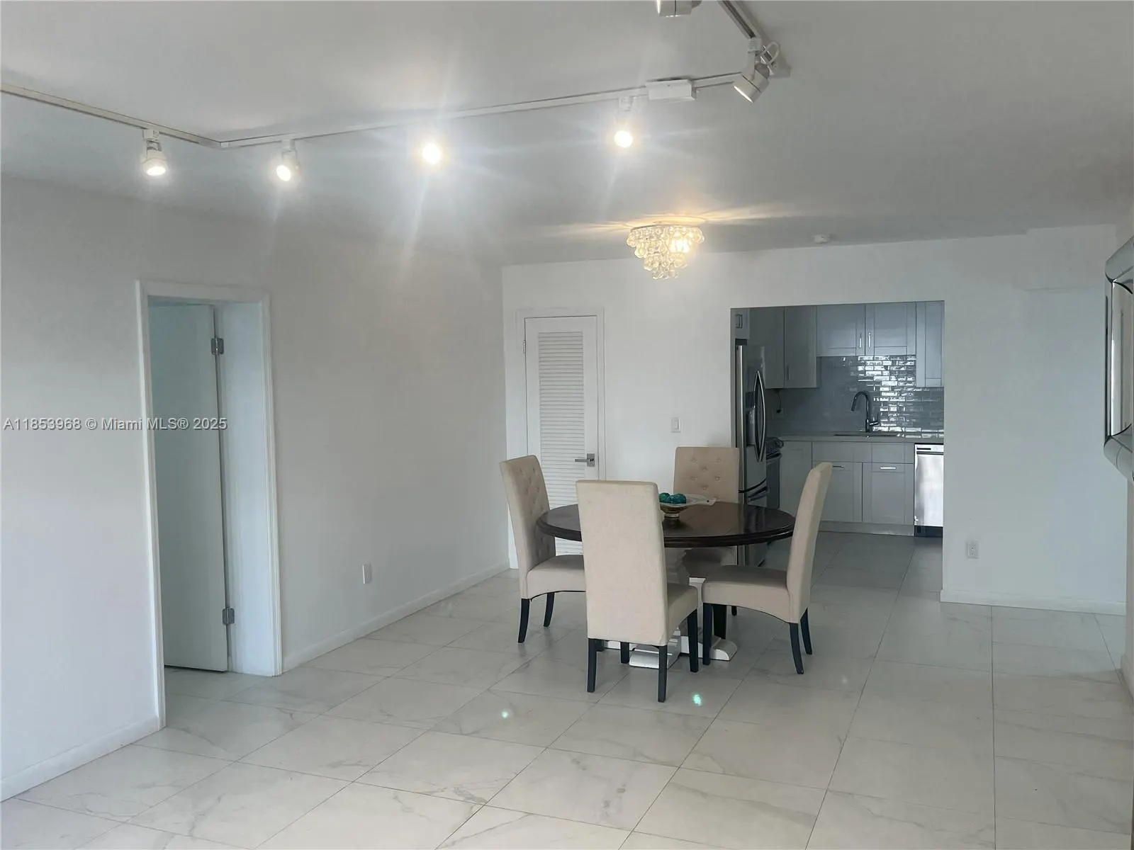 1239 Mariposa Ave, #2